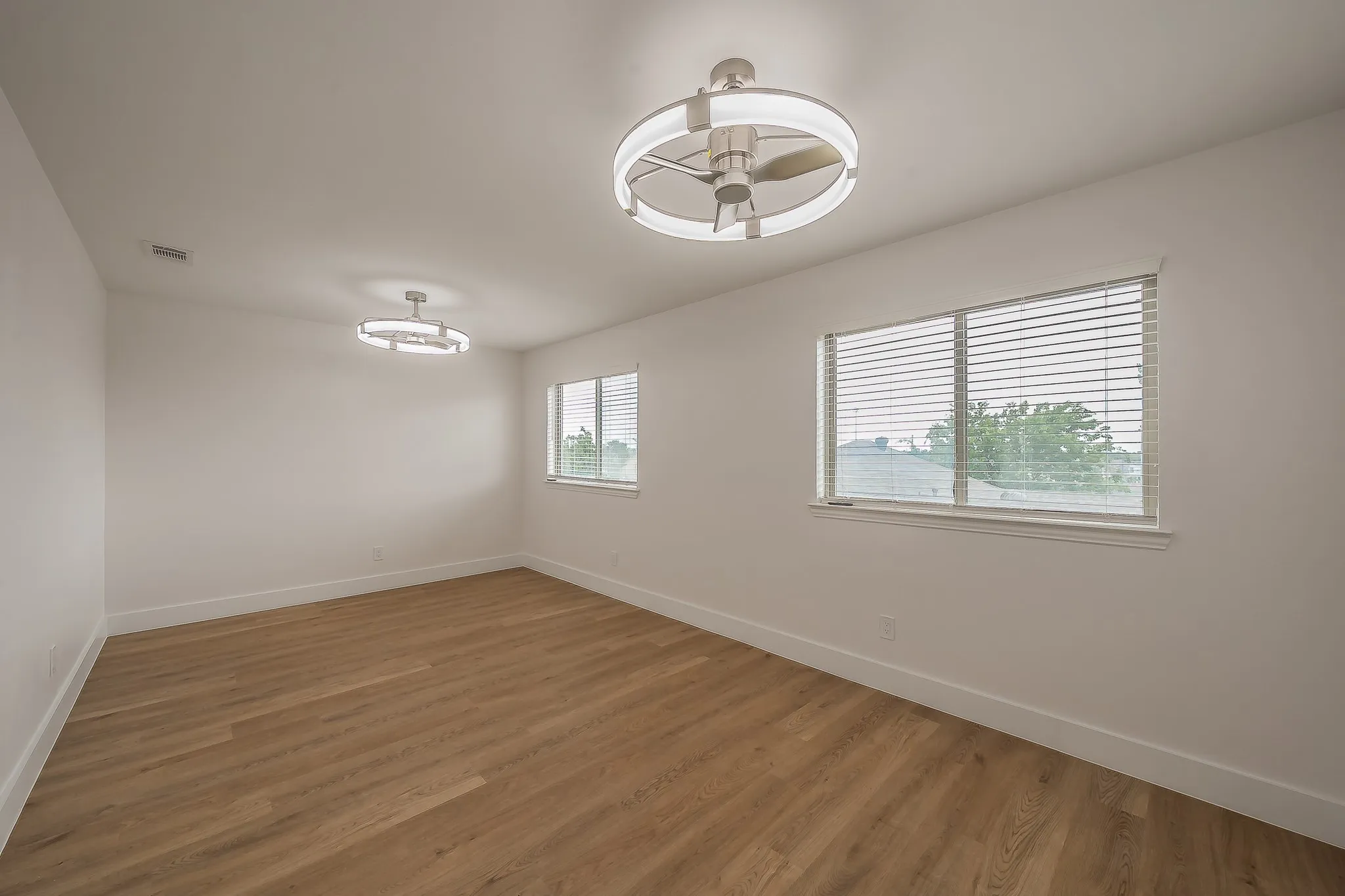 Single Family Residence For Sale in Denton County , 3207 Cutler Place, Carrollton, Texas 75007, 4 Bedroom, 3 Bathroom, 2 Garage spaces, 2,327 Sqft, built in 1983, mls#21292385, Real Estate Agent in Carrollton, Homes For Sale in Denton county, Homes For Sale in Carrollton, Realtor in Carrollton Texas, Real Estate Brokerage Independent Realty Texas, Luminita Cordes Realtor