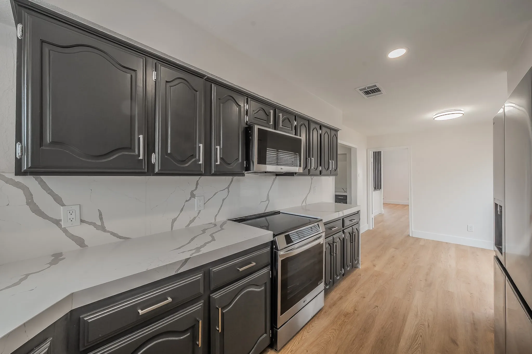 Single Family Residence For Sale in Denton County , 3207 Cutler Place, Carrollton, Texas 75007, 4 Bedroom, 3 Bathroom, 2 Garage spaces, 2,327 Sqft, built in 1983, mls#21292385, Real Estate Agent in Carrollton, Homes For Sale in Denton county, Homes For Sale in Carrollton, Realtor in Carrollton Texas, Real Estate Brokerage Independent Realty Texas, Luminita Cordes Realtor
