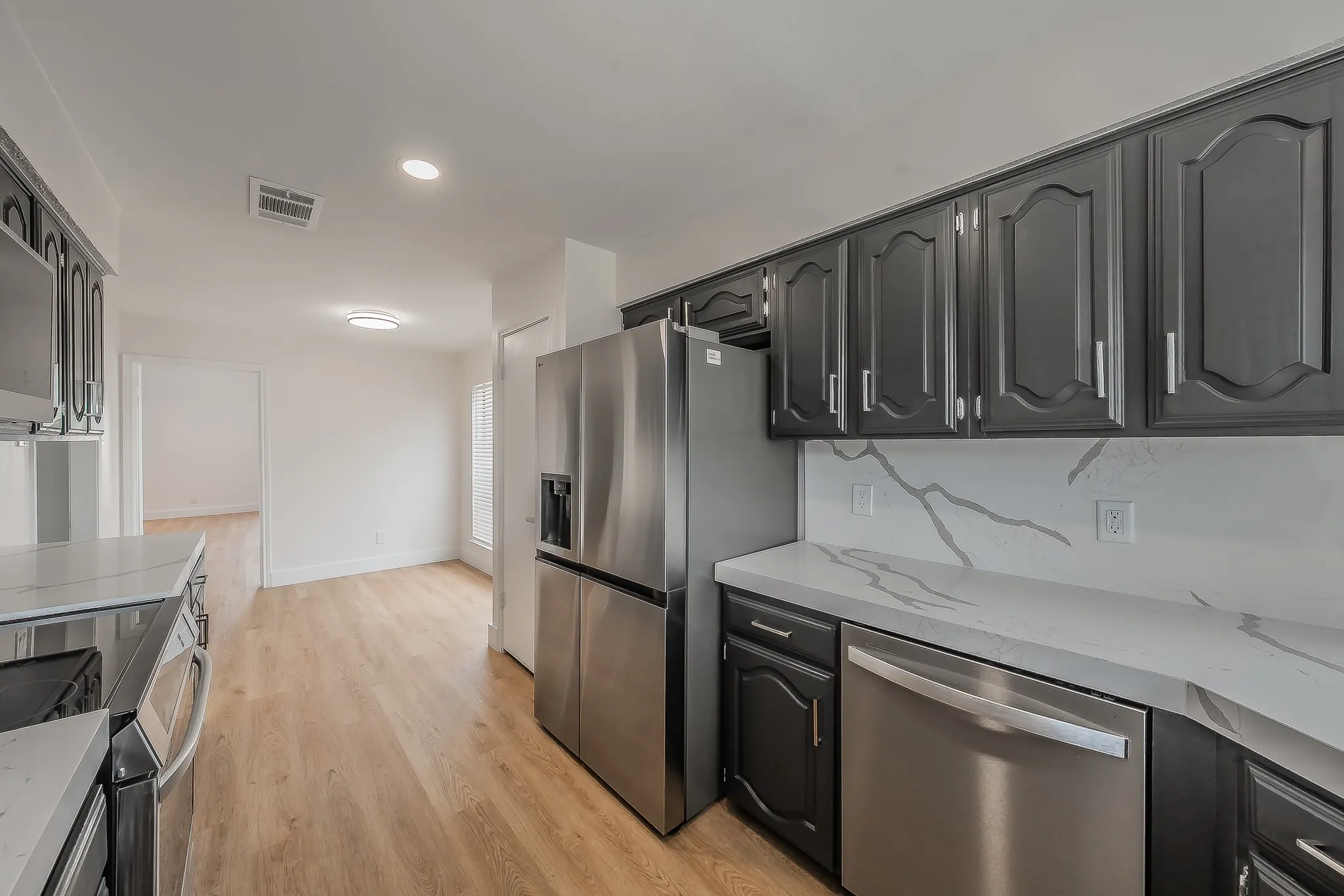 Single Family Residence For Sale in Denton County , 3207 Cutler Place, Carrollton, Texas 75007, 4 Bedroom, 3 Bathroom, 2 Garage spaces, 2,327 Sqft, built in 1983, mls#21292385, Real Estate Agent in Carrollton, Homes For Sale in Denton county, Homes For Sale in Carrollton, Realtor in Carrollton Texas, Real Estate Brokerage Independent Realty Texas, Luminita Cordes Realtor