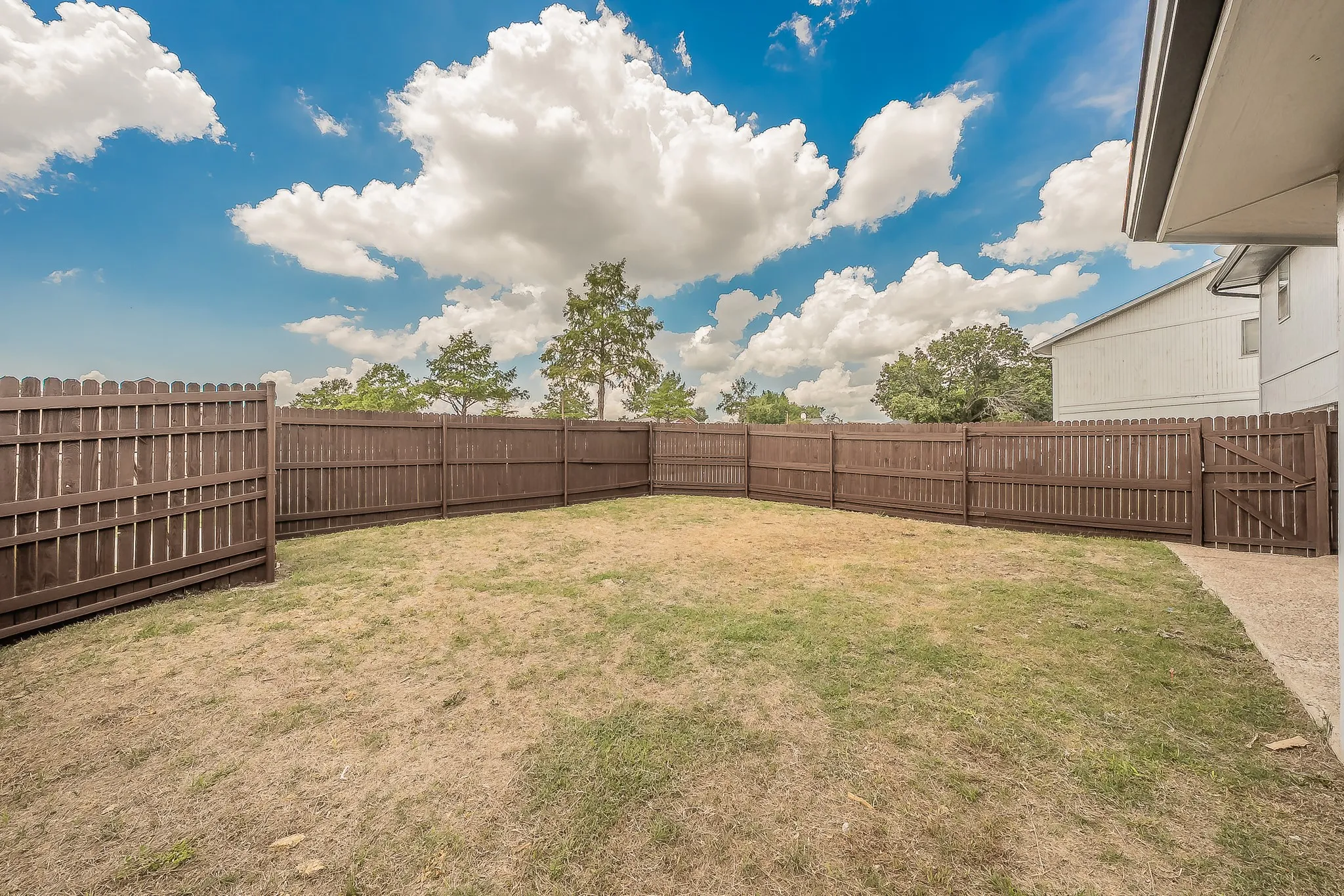 Single Family Residence For Sale in Denton County , 3207 Cutler Place, Carrollton, Texas 75007, 4 Bedroom, 3 Bathroom, 2 Garage spaces, 2,327 Sqft, built in 1983, mls#21292385, Real Estate Agent in Carrollton, Homes For Sale in Denton county, Homes For Sale in Carrollton, Realtor in Carrollton Texas, Real Estate Brokerage Independent Realty Texas, Luminita Cordes Realtor