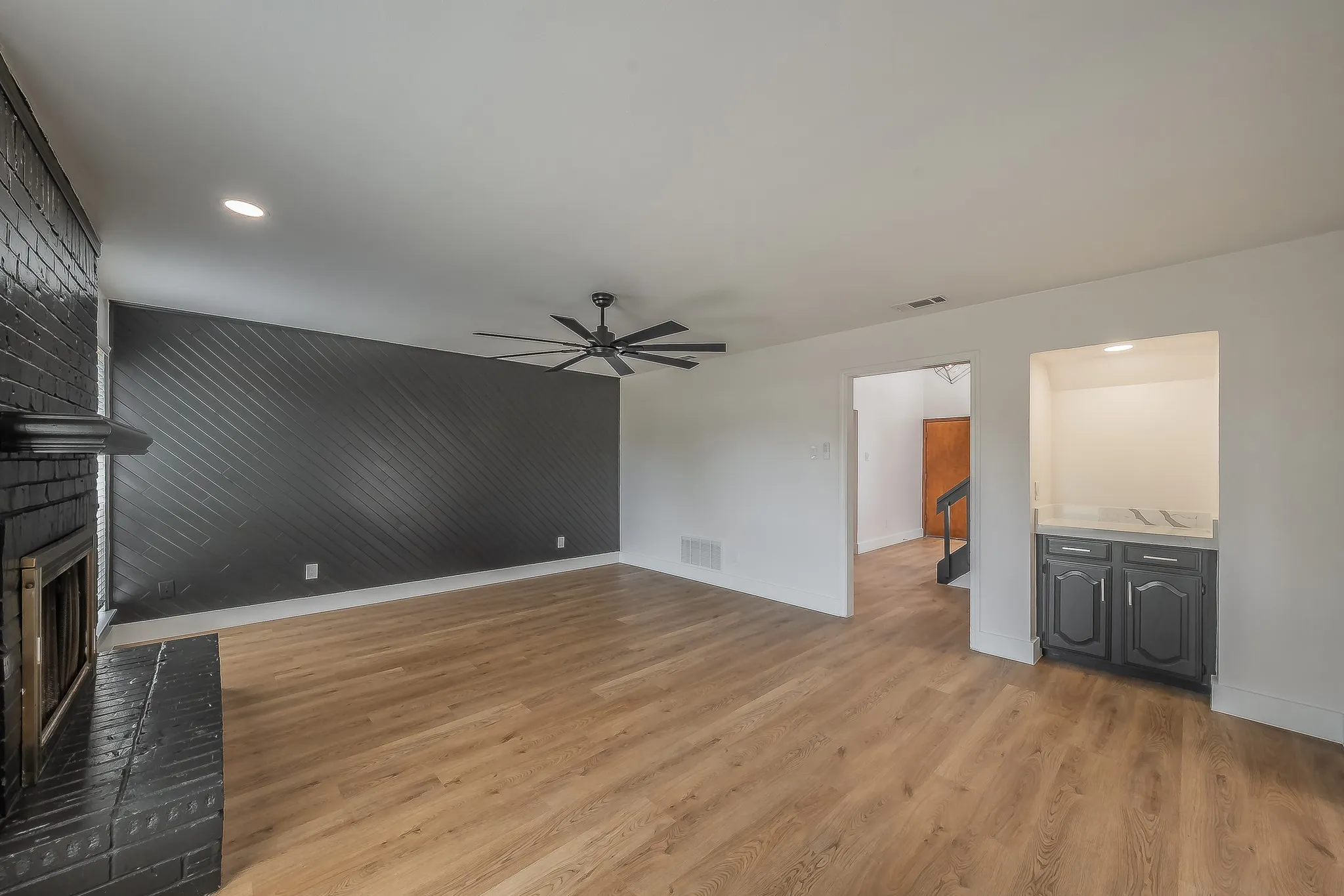 Single Family Residence For Sale in Denton County , 3207 Cutler Place, Carrollton, Texas 75007, 4 Bedroom, 3 Bathroom, 2 Garage spaces, 2,327 Sqft, built in 1983, mls#21292385, Real Estate Agent in Carrollton, Homes For Sale in Denton county, Homes For Sale in Carrollton, Realtor in Carrollton Texas, Real Estate Brokerage Independent Realty Texas, Luminita Cordes Realtor