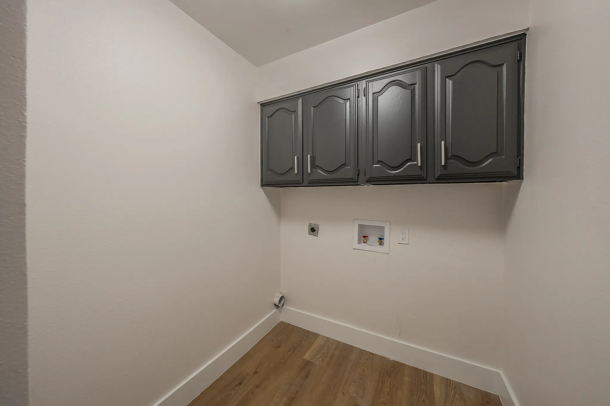 Single Family Residence For Sale in Denton County , 3207 Cutler Place, Carrollton, Texas 75007, 4 Bedroom, 3 Bathroom, 2 Garage spaces, 2,327 Sqft, built in 1983, mls#21292385, Real Estate Agent in Carrollton, Homes For Sale in Denton county, Homes For Sale in Carrollton, Realtor in Carrollton Texas, Real Estate Brokerage Independent Realty Texas, Luminita Cordes Realtor