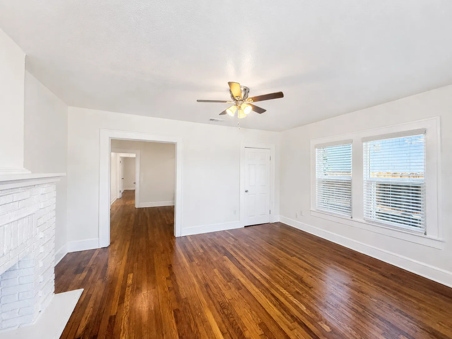 Duplex For Rent in Tarrant County , 3112 Frazier Avenue, Fort Worth, Texas 76110, 1 Bedroom, 1 Bathroom, Garage spaces, 775 Sqft, built in 1922, Price $1,300, mls#21291934, Real Estate Agent in Fort Worth, Homes For Rent in Tarrant county, Homes For Rent in Fort Worth, Realtor in Fort Worth Texas, Real Estate Brokerage Independent Realty Texas, Luminita Cordes Realtor