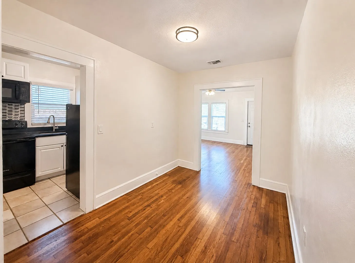 Duplex For Rent in Tarrant County , 3112 Frazier Avenue, Fort Worth, Texas 76110, 1 Bedroom, 1 Bathroom, Garage spaces, 775 Sqft, built in 1922, Price $1,300, mls#21291934, Real Estate Agent in Fort Worth, Homes For Rent in Tarrant county, Homes For Rent in Fort Worth, Realtor in Fort Worth Texas, Real Estate Brokerage Independent Realty Texas, Luminita Cordes Realtor