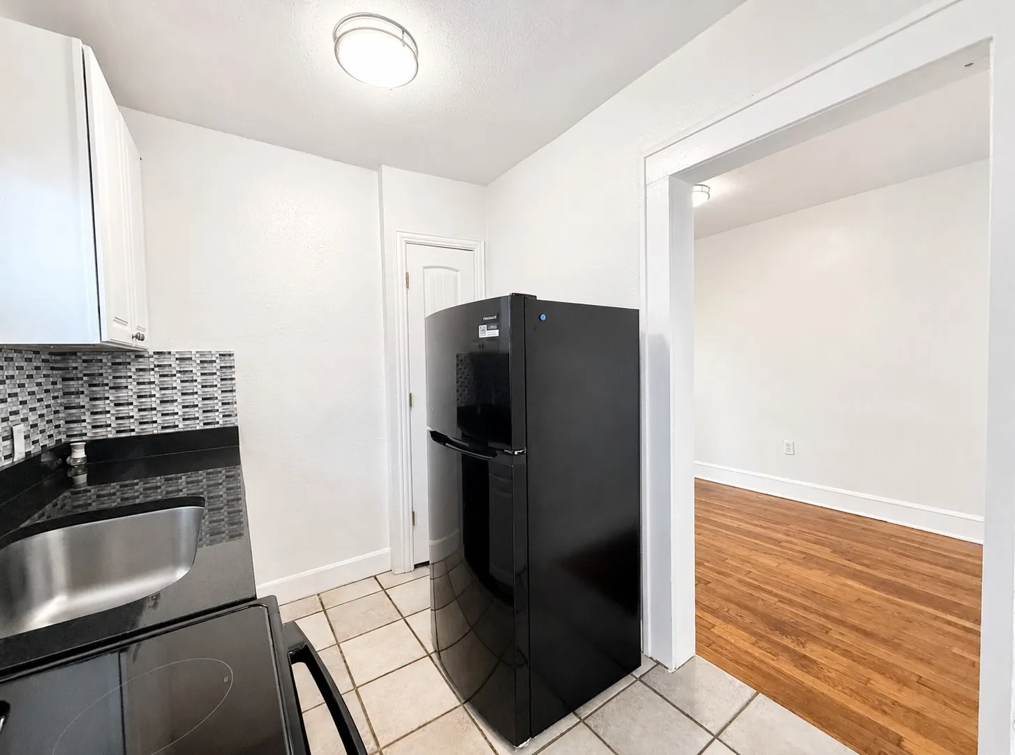 Duplex For Rent in Tarrant County , 3112 Frazier Avenue, Fort Worth, Texas 76110, 1 Bedroom, 1 Bathroom, Garage spaces, 775 Sqft, built in 1922, Price $1,300, mls#21291934, Real Estate Agent in Fort Worth, Homes For Rent in Tarrant county, Homes For Rent in Fort Worth, Realtor in Fort Worth Texas, Real Estate Brokerage Independent Realty Texas, Luminita Cordes Realtor