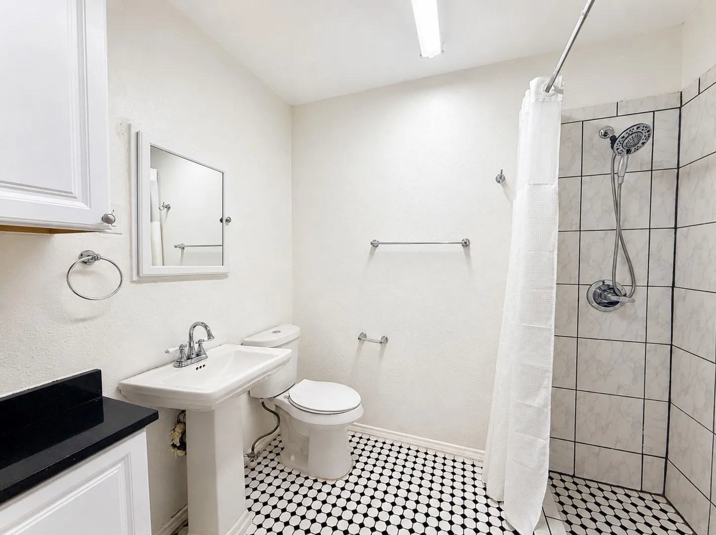Duplex For Rent in Tarrant County , 3112 Frazier Avenue, Fort Worth, Texas 76110, 1 Bedroom, 1 Bathroom, Garage spaces, 775 Sqft, built in 1922, Price $1,300, mls#21291934, Real Estate Agent in Fort Worth, Homes For Rent in Tarrant county, Homes For Rent in Fort Worth, Realtor in Fort Worth Texas, Real Estate Brokerage Independent Realty Texas, Luminita Cordes Realtor