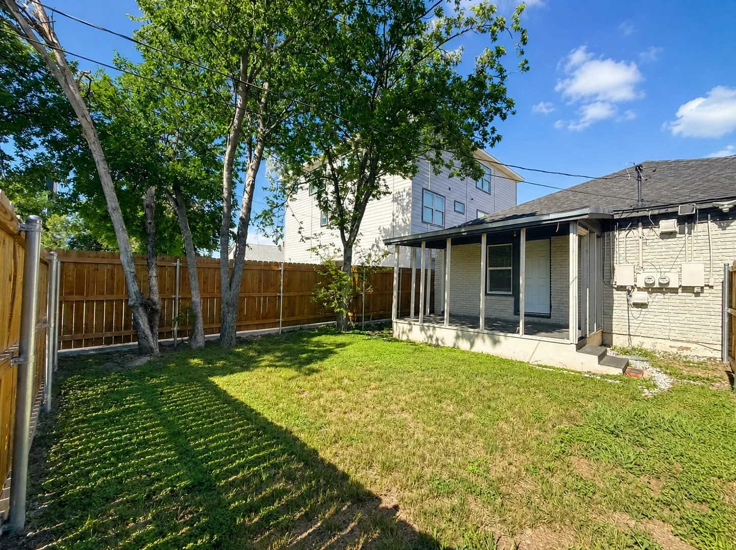 Duplex For Rent in Tarrant County , 3112 Frazier Avenue, Fort Worth, Texas 76110, 1 Bedroom, 1 Bathroom, Garage spaces, 775 Sqft, built in 1922, Price $1,300, mls#21291934, Real Estate Agent in Fort Worth, Homes For Rent in Tarrant county, Homes For Rent in Fort Worth, Realtor in Fort Worth Texas, Real Estate Brokerage Independent Realty Texas, Luminita Cordes Realtor