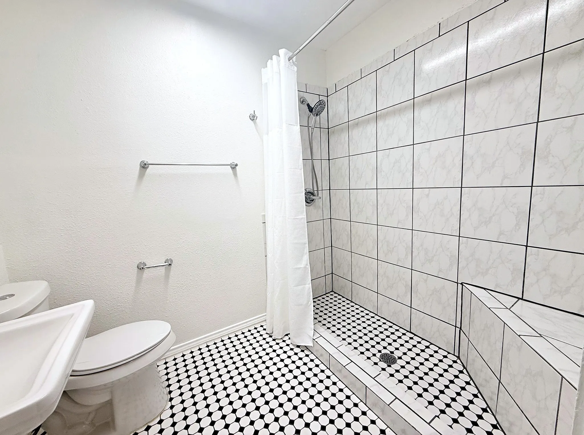 Duplex For Rent in Tarrant County , 3112 Frazier Avenue, Fort Worth, Texas 76110, 1 Bedroom, 1 Bathroom, Garage spaces, 775 Sqft, built in 1922, Price $1,300, mls#21291934, Real Estate Agent in Fort Worth, Homes For Rent in Tarrant county, Homes For Rent in Fort Worth, Realtor in Fort Worth Texas, Real Estate Brokerage Independent Realty Texas, Luminita Cordes Realtor
