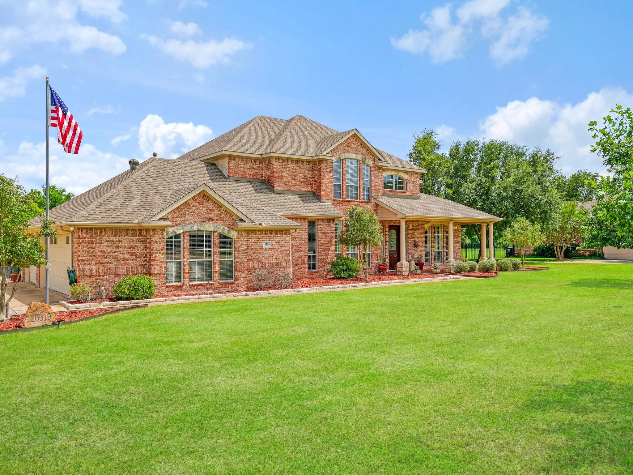 Single Family Residence For Sale in Kaufman County , 10519 E Clover Lane, Forney, Texas 75126, 4 Bedroom, 3 Bathroom, 3 Garage spaces, 3,320 Sqft, built in 2000, mls#21288972, Real Estate Agent in Forney, Homes For Sale in Kaufman county, Homes For Sale in Forney, Realtor in Forney Texas, Real Estate Brokerage Independent Realty Texas, Luminita Cordes Realtor