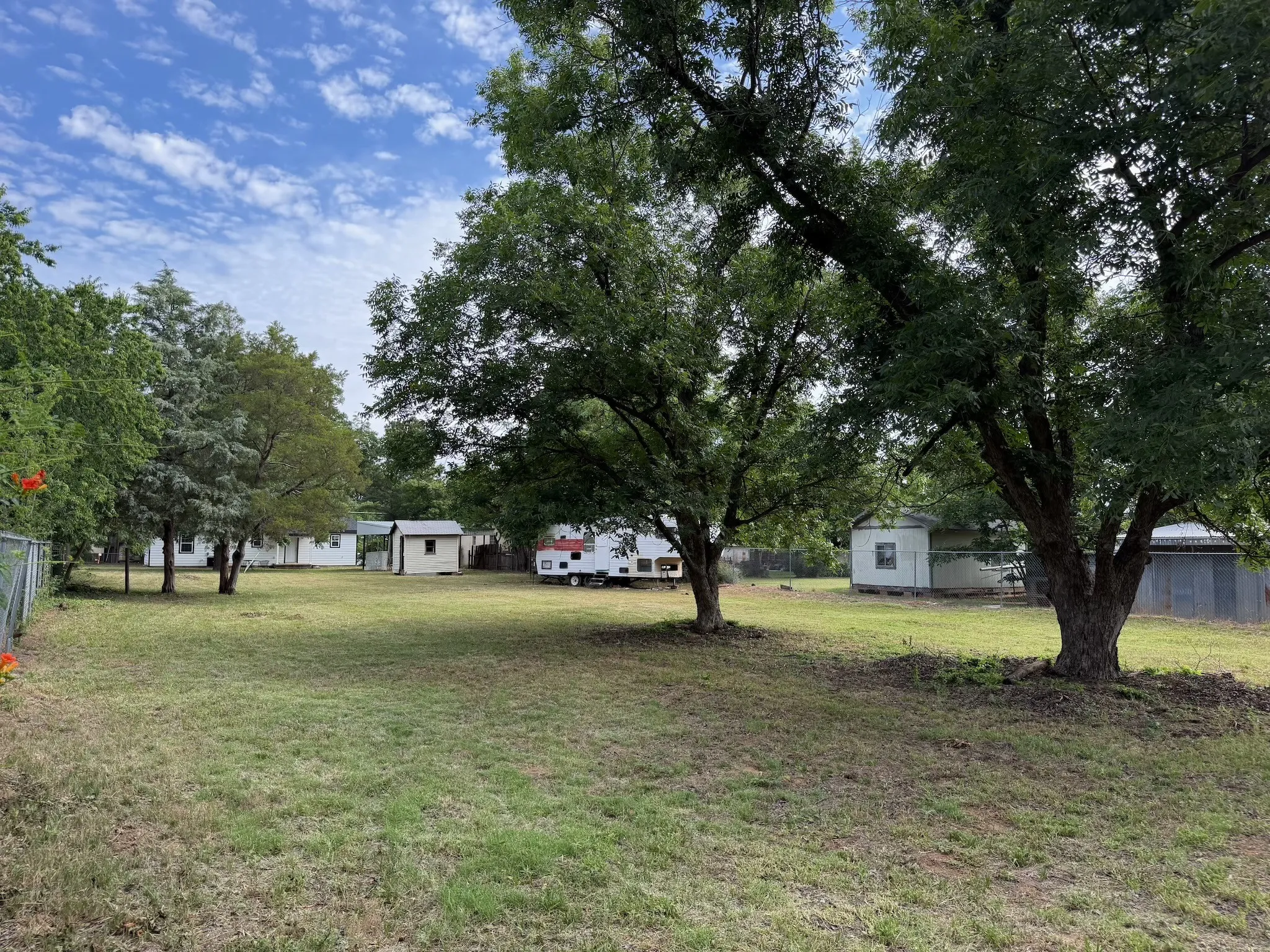Single Family Residence For Sale in Wichita County , 628 W 3rd Street, Burkburnett, Texas 76354, 3 Bedroom, 1 Bathroom, Garage spaces, 1,192 Sqft, built in 1950, mls#21293150, Real Estate Agent in Burkburnett, Homes For Sale in Wichita county, Homes For Sale in Burkburnett, Realtor in Burkburnett Texas, Real Estate Brokerage Independent Realty Texas, Luminita Cordes Realtor