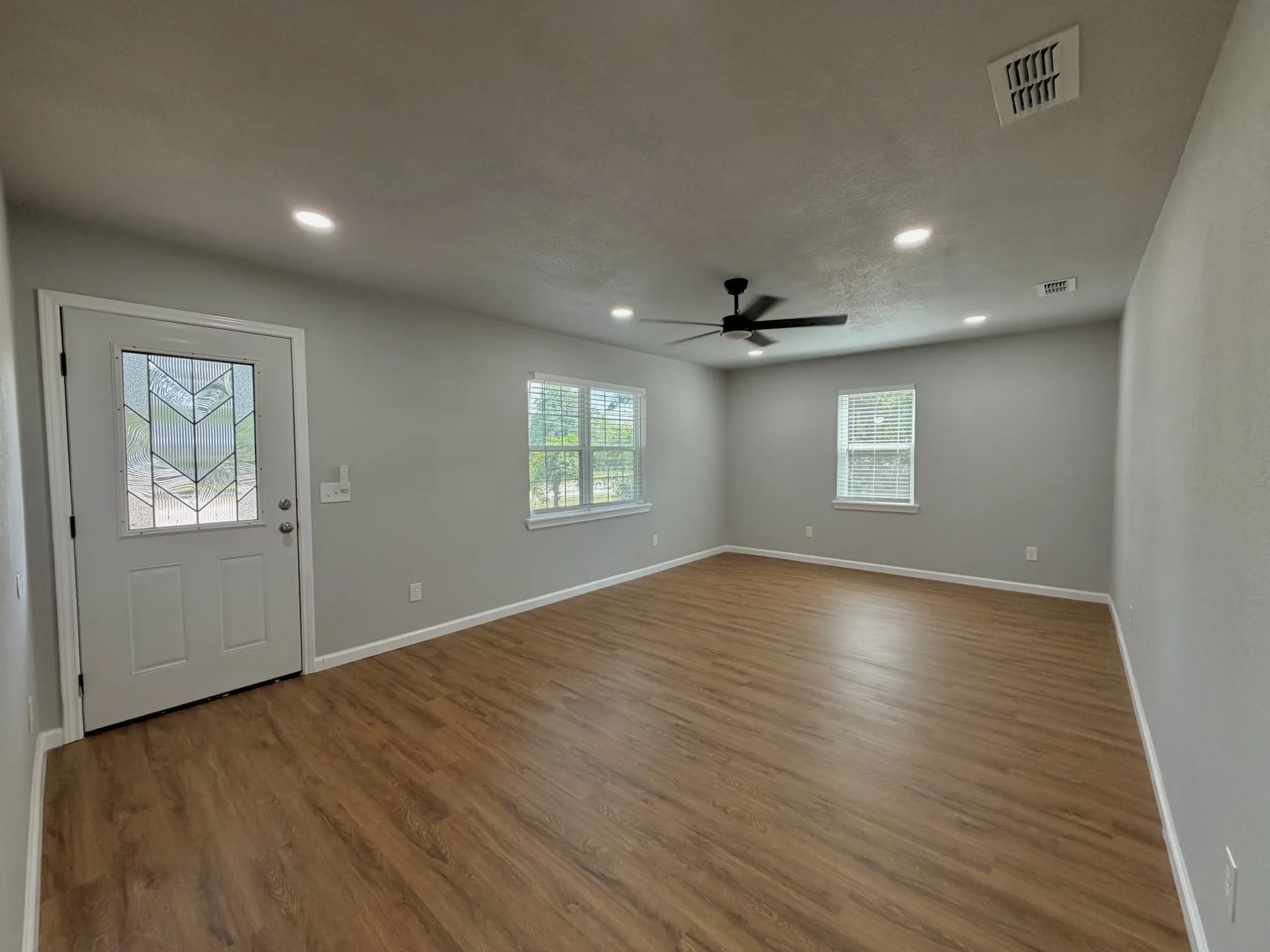 Single Family Residence For Sale in Wichita County , 628 W 3rd Street, Burkburnett, Texas 76354, 3 Bedroom, 1 Bathroom, Garage spaces, 1,192 Sqft, built in 1950, mls#21293150, Real Estate Agent in Burkburnett, Homes For Sale in Wichita county, Homes For Sale in Burkburnett, Realtor in Burkburnett Texas, Real Estate Brokerage Independent Realty Texas, Luminita Cordes Realtor