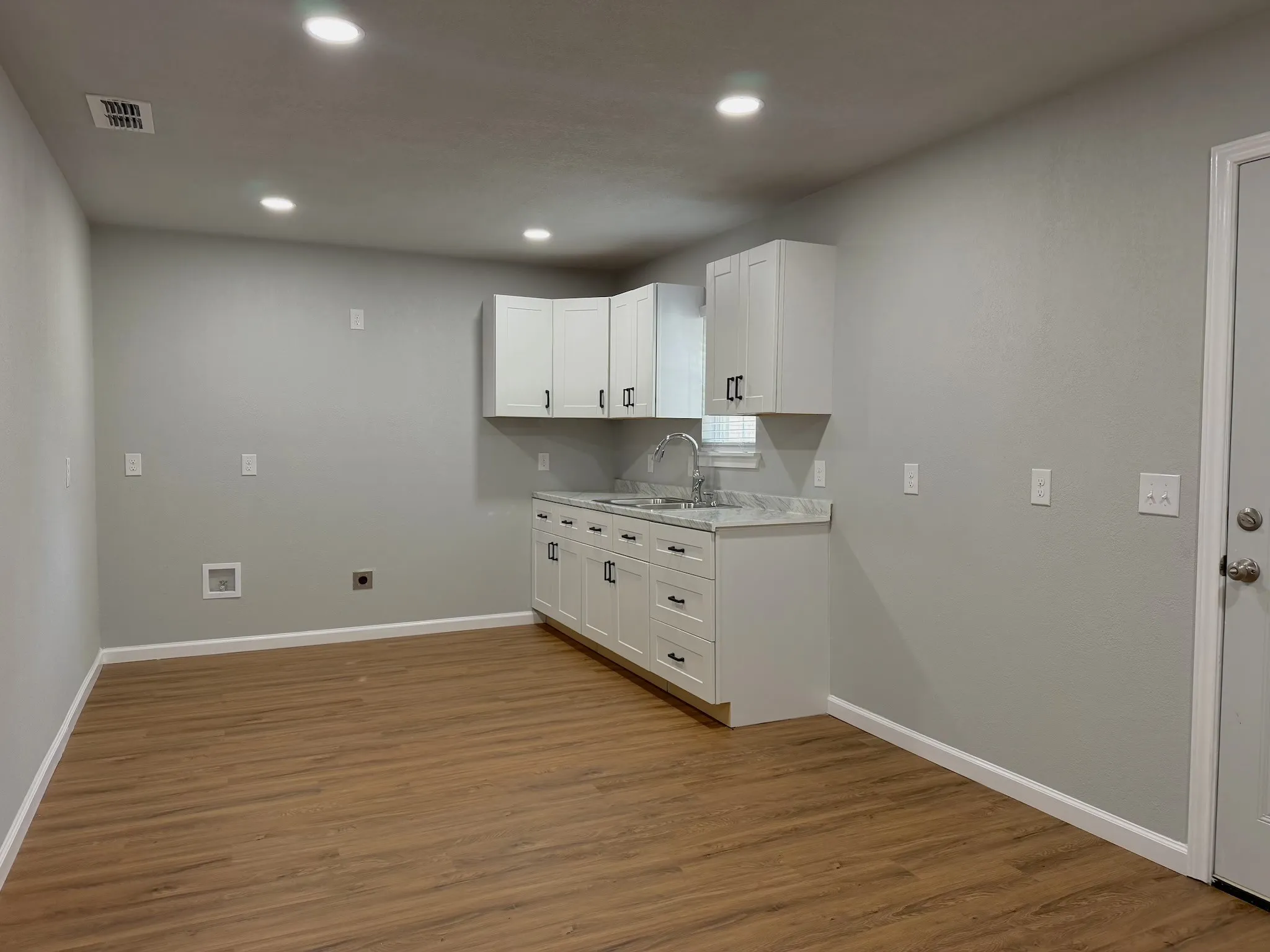 Single Family Residence For Sale in Wichita County , 628 W 3rd Street, Burkburnett, Texas 76354, 3 Bedroom, 1 Bathroom, Garage spaces, 1,192 Sqft, built in 1950, mls#21293150, Real Estate Agent in Burkburnett, Homes For Sale in Wichita county, Homes For Sale in Burkburnett, Realtor in Burkburnett Texas, Real Estate Brokerage Independent Realty Texas, Luminita Cordes Realtor