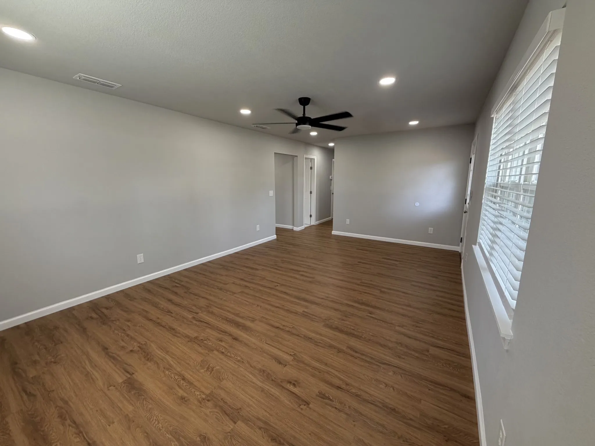 Single Family Residence For Sale in Wichita County , 628 W 3rd Street, Burkburnett, Texas 76354, 3 Bedroom, 1 Bathroom, Garage spaces, 1,192 Sqft, built in 1950, mls#21293150, Real Estate Agent in Burkburnett, Homes For Sale in Wichita county, Homes For Sale in Burkburnett, Realtor in Burkburnett Texas, Real Estate Brokerage Independent Realty Texas, Luminita Cordes Realtor
