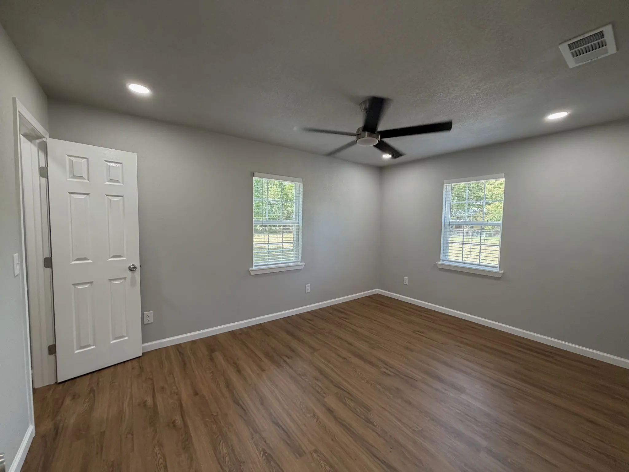 Single Family Residence For Sale in Wichita County , 628 W 3rd Street, Burkburnett, Texas 76354, 3 Bedroom, 1 Bathroom, Garage spaces, 1,192 Sqft, built in 1950, mls#21293150, Real Estate Agent in Burkburnett, Homes For Sale in Wichita county, Homes For Sale in Burkburnett, Realtor in Burkburnett Texas, Real Estate Brokerage Independent Realty Texas, Luminita Cordes Realtor