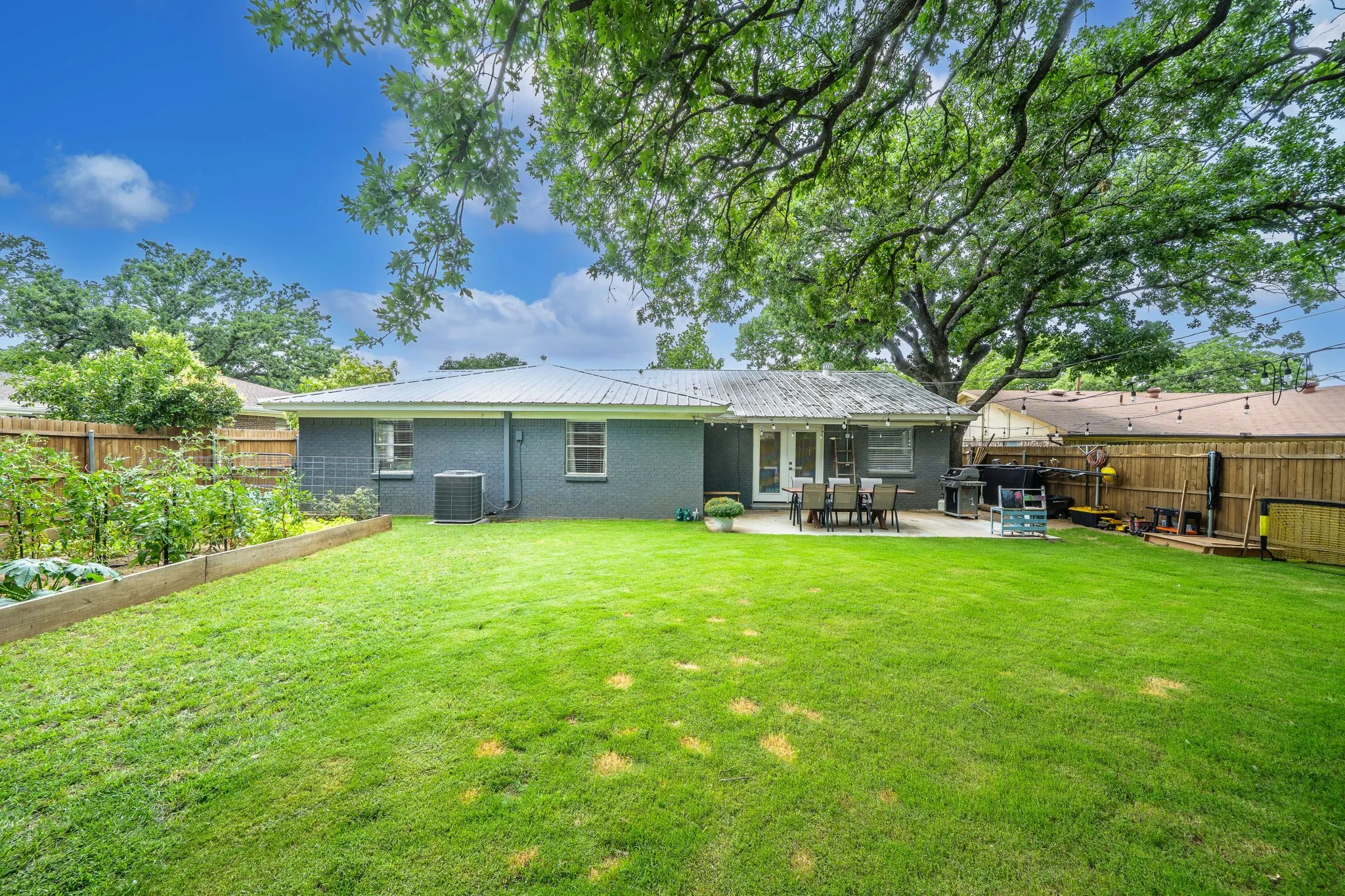 Single Family Residence For Sale in Palo Pinto County , 605 28th Avenue, Mineral Wells, Texas 76067, 3 Bedroom, 2 Bathroom, 2 Garage spaces, 1,600 Sqft, built in 1965, mls#21293155, Real Estate Agent in Mineral Wells, Homes For Sale in Palo Pinto county, Homes For Sale in Mineral Wells, Realtor in Mineral Wells Texas, Real Estate Brokerage Independent Realty Texas, Luminita Cordes Realtor