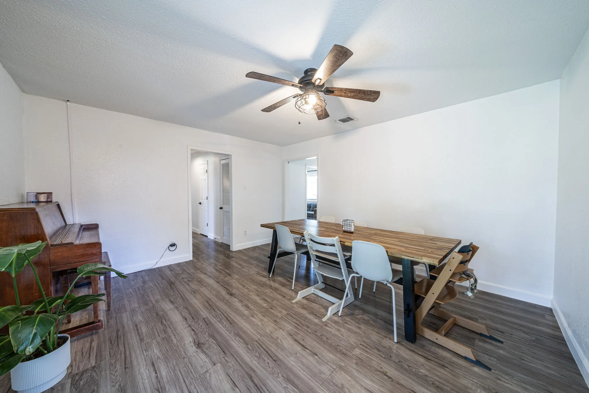 Single Family Residence For Sale in Palo Pinto County , 605 28th Avenue, Mineral Wells, Texas 76067, 3 Bedroom, 2 Bathroom, 2 Garage spaces, 1,600 Sqft, built in 1965, mls#21293155, Real Estate Agent in Mineral Wells, Homes For Sale in Palo Pinto county, Homes For Sale in Mineral Wells, Realtor in Mineral Wells Texas, Real Estate Brokerage Independent Realty Texas, Luminita Cordes Realtor
