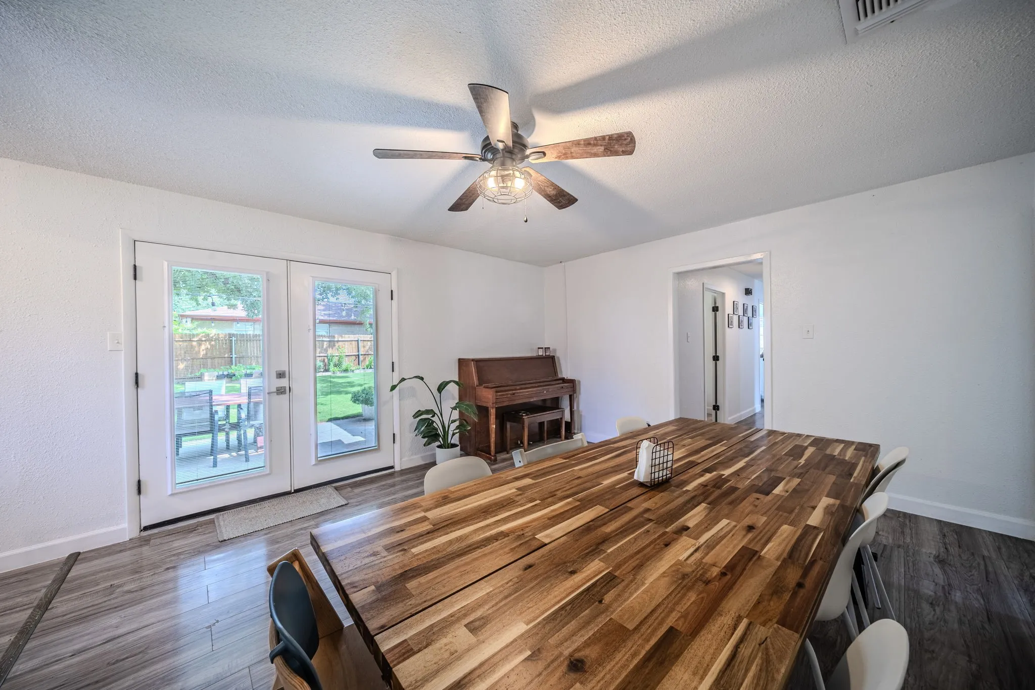 Single Family Residence For Sale in Palo Pinto County , 605 28th Avenue, Mineral Wells, Texas 76067, 3 Bedroom, 2 Bathroom, 2 Garage spaces, 1,600 Sqft, built in 1965, mls#21293155, Real Estate Agent in Mineral Wells, Homes For Sale in Palo Pinto county, Homes For Sale in Mineral Wells, Realtor in Mineral Wells Texas, Real Estate Brokerage Independent Realty Texas, Luminita Cordes Realtor