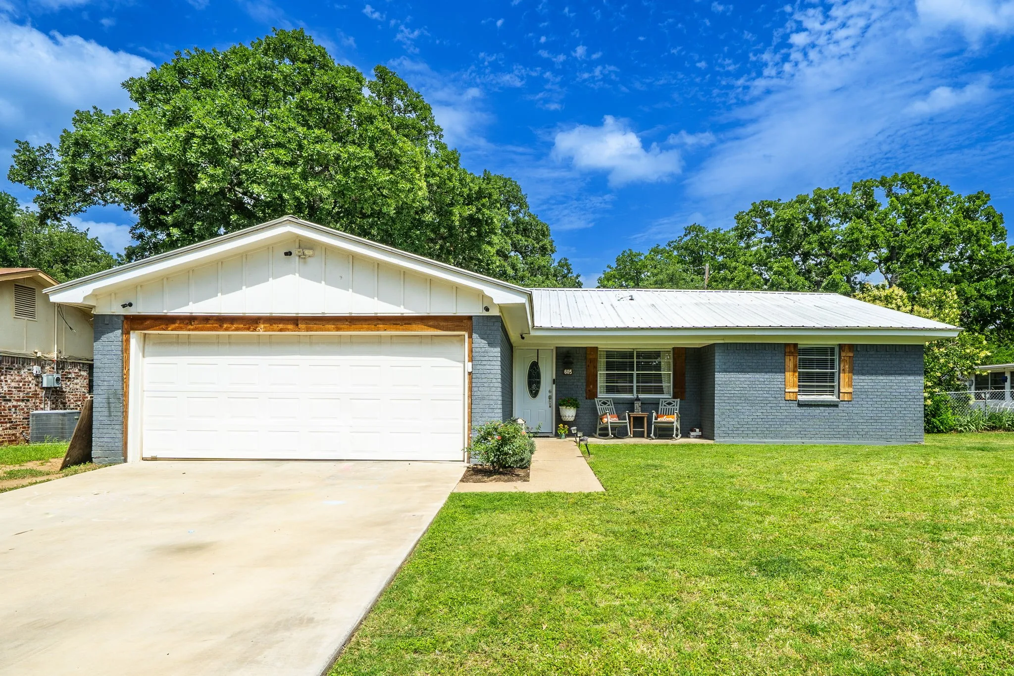 Single Family Residence For Sale in Palo Pinto County , 605 28th Avenue, Mineral Wells, Texas 76067, 3 Bedroom, 2 Bathroom, 2 Garage spaces, 1,600 Sqft, built in 1965, mls#21293155, Real Estate Agent in Mineral Wells, Homes For Sale in Palo Pinto county, Homes For Sale in Mineral Wells, Realtor in Mineral Wells Texas, Real Estate Brokerage Independent Realty Texas, Luminita Cordes Realtor