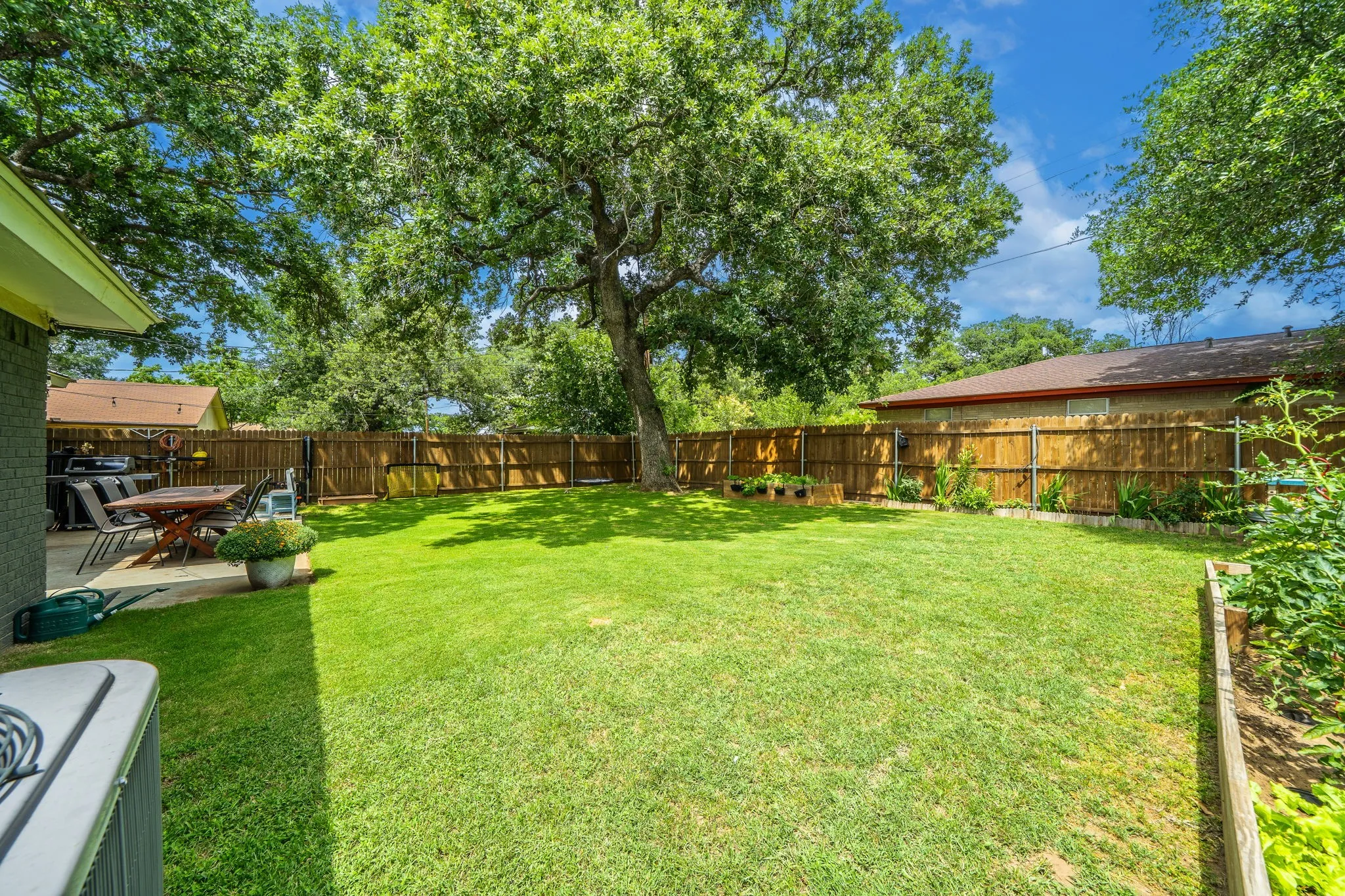 Single Family Residence For Sale in Palo Pinto County , 605 28th Avenue, Mineral Wells, Texas 76067, 3 Bedroom, 2 Bathroom, 2 Garage spaces, 1,600 Sqft, built in 1965, mls#21293155, Real Estate Agent in Mineral Wells, Homes For Sale in Palo Pinto county, Homes For Sale in Mineral Wells, Realtor in Mineral Wells Texas, Real Estate Brokerage Independent Realty Texas, Luminita Cordes Realtor