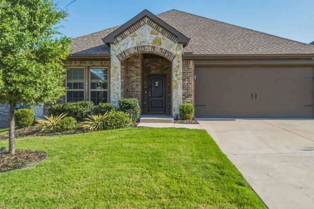 Single Family Residence For Sale in Denton County , 2921 Frio Road, Little Elm, Texas 75068, 3 Bedroom, 2 Bathroom, 2 Garage spaces, 1,683 Sqft, built in 2020, Price $345,000, mls#21293142, Real Estate Agent in Little Elm, Homes For Sale in Denton county, Homes For Sale in Little Elm, Realtor in Little Elm Texas, Real Estate Brokerage Independent Realty Texas, Luminita Cordes Realtor