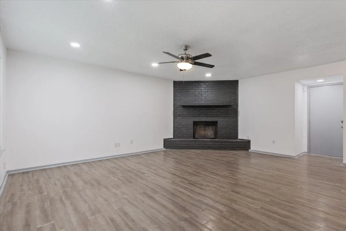Single Family Residence For Sale in Mc Lennan County , 1933 Century Drive, Waco, Texas 76712, 3 Bedrooms, 2 Bathrooms, 2 Garage spaces, 1,496 Sqft, built in 1980, Price $229,900, mls#21293129, Real Estate Agent in Waco, Homes For Sale in Mc Lennan county, Homes For Sale in Waco, Realtor in Waco Texas, Real Estate Brokerage Independent Realty Texas, Luminita Cordes Realtor