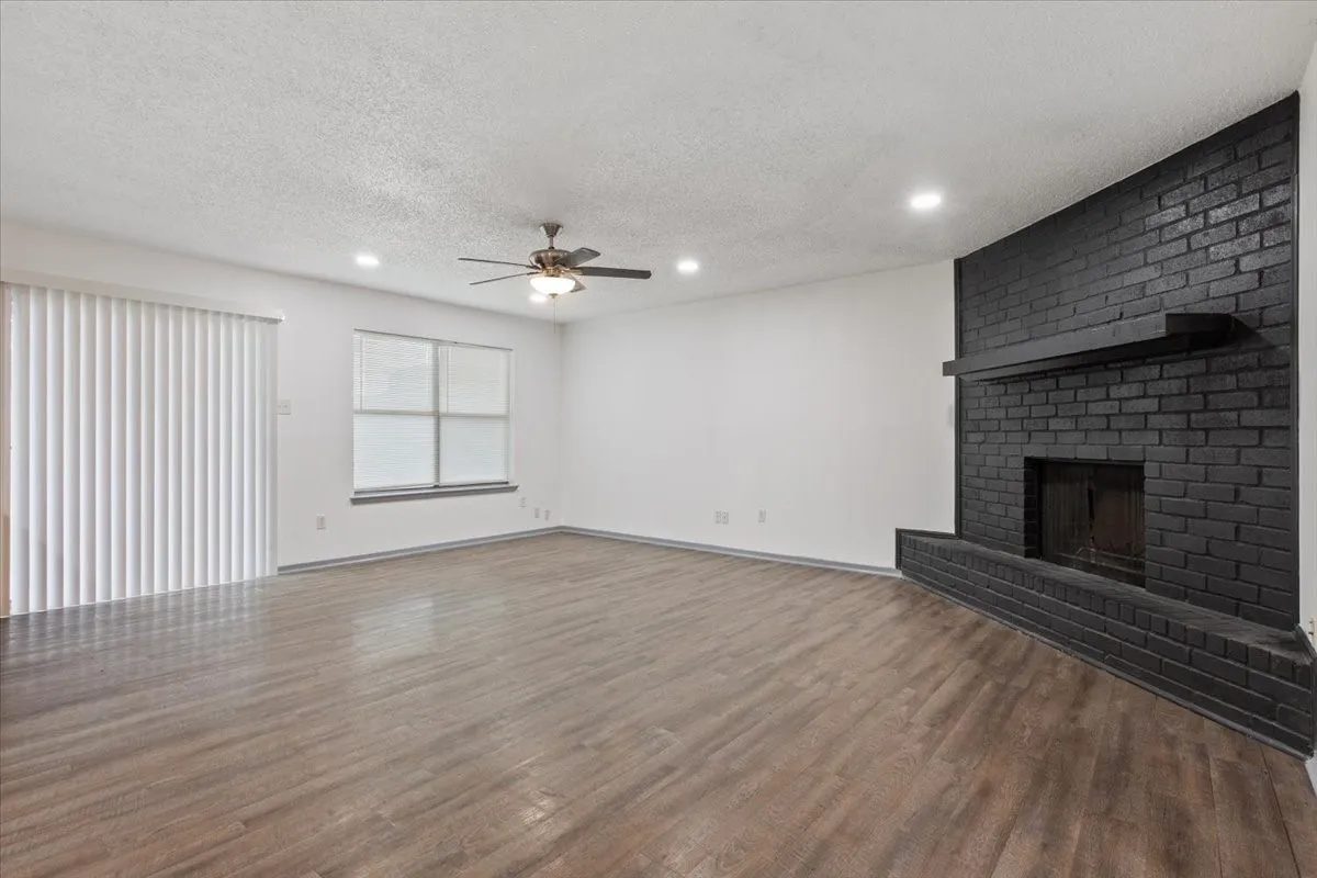 Single Family Residence For Sale in Mc Lennan County , 1933 Century Drive, Waco, Texas 76712, 3 Bedrooms, 2 Bathrooms, 2 Garage spaces, 1,496 Sqft, built in 1980, Price $229,900, mls#21293129, Real Estate Agent in Waco, Homes For Sale in Mc Lennan county, Homes For Sale in Waco, Realtor in Waco Texas, Real Estate Brokerage Independent Realty Texas, Luminita Cordes Realtor