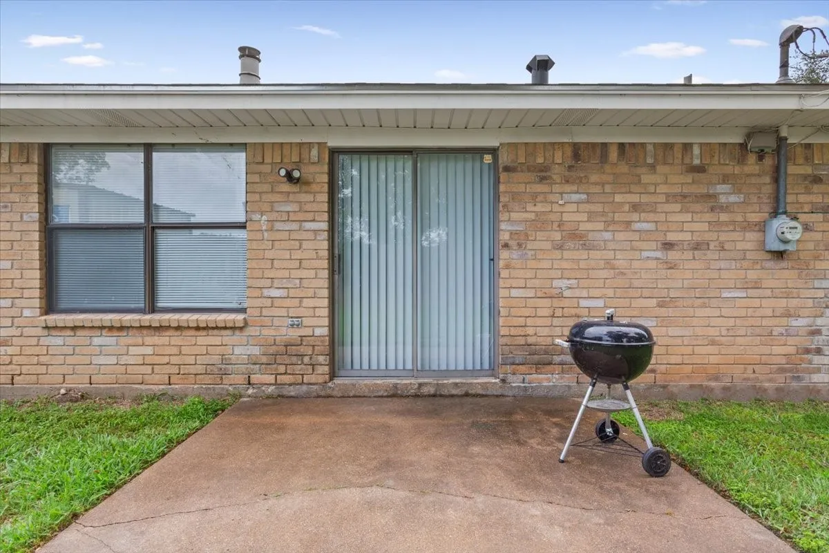 Single Family Residence For Sale in Mc Lennan County , 1933 Century Drive, Waco, Texas 76712, 3 Bedrooms, 2 Bathrooms, 2 Garage spaces, 1,496 Sqft, built in 1980, Price $229,900, mls#21293129, Real Estate Agent in Waco, Homes For Sale in Mc Lennan county, Homes For Sale in Waco, Realtor in Waco Texas, Real Estate Brokerage Independent Realty Texas, Luminita Cordes Realtor