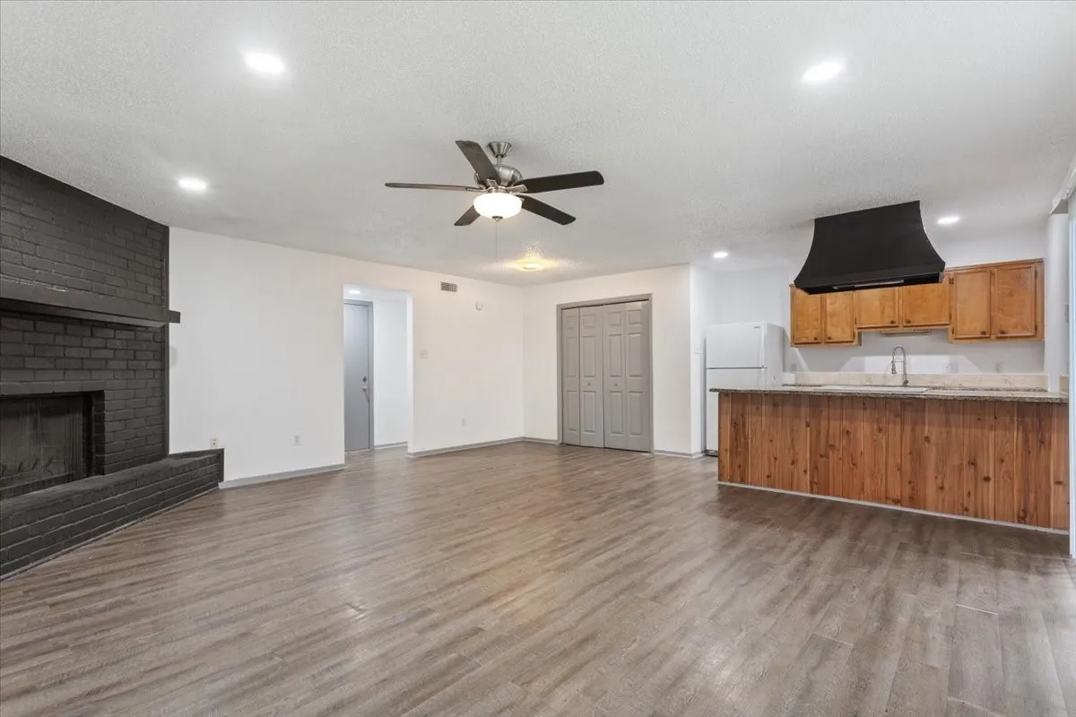 Single Family Residence For Sale in Mc Lennan County , 1933 Century Drive, Waco, Texas 76712, 3 Bedrooms, 2 Bathrooms, 2 Garage spaces, 1,496 Sqft, built in 1980, Price $229,900, mls#21293129, Real Estate Agent in Waco, Homes For Sale in Mc Lennan county, Homes For Sale in Waco, Realtor in Waco Texas, Real Estate Brokerage Independent Realty Texas, Luminita Cordes Realtor