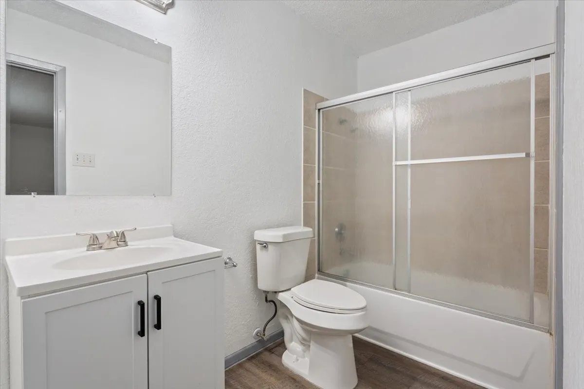 Single Family Residence For Sale in Mc Lennan County , 1933 Century Drive, Waco, Texas 76712, 3 Bedrooms, 2 Bathrooms, 2 Garage spaces, 1,496 Sqft, built in 1980, Price $229,900, mls#21293129, Real Estate Agent in Waco, Homes For Sale in Mc Lennan county, Homes For Sale in Waco, Realtor in Waco Texas, Real Estate Brokerage Independent Realty Texas, Luminita Cordes Realtor
