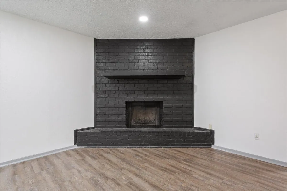 Single Family Residence For Sale in Mc Lennan County , 1933 Century Drive, Waco, Texas 76712, 3 Bedrooms, 2 Bathrooms, 2 Garage spaces, 1,496 Sqft, built in 1980, Price $229,900, mls#21293129, Real Estate Agent in Waco, Homes For Sale in Mc Lennan county, Homes For Sale in Waco, Realtor in Waco Texas, Real Estate Brokerage Independent Realty Texas, Luminita Cordes Realtor