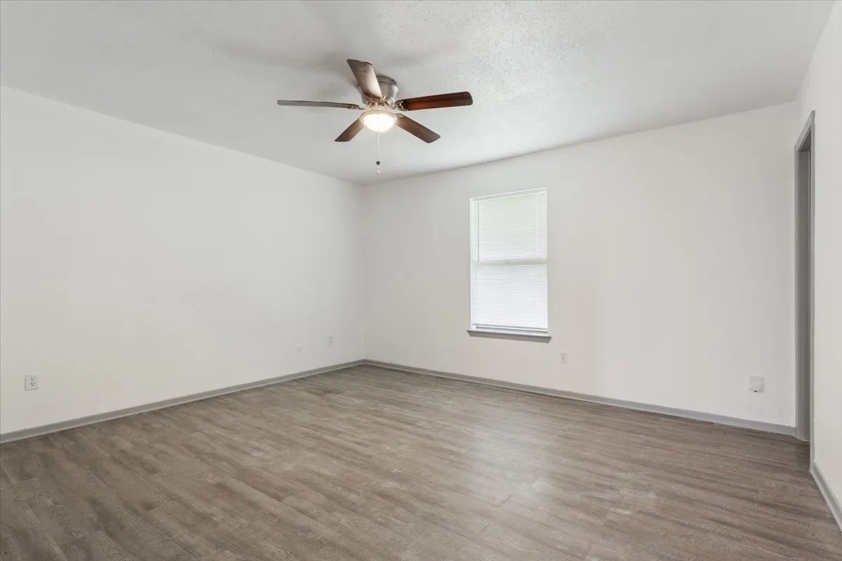 Single Family Residence For Sale in Mc Lennan County , 1933 Century Drive, Waco, Texas 76712, 3 Bedrooms, 2 Bathrooms, 2 Garage spaces, 1,496 Sqft, built in 1980, Price $229,900, mls#21293129, Real Estate Agent in Waco, Homes For Sale in Mc Lennan county, Homes For Sale in Waco, Realtor in Waco Texas, Real Estate Brokerage Independent Realty Texas, Luminita Cordes Realtor