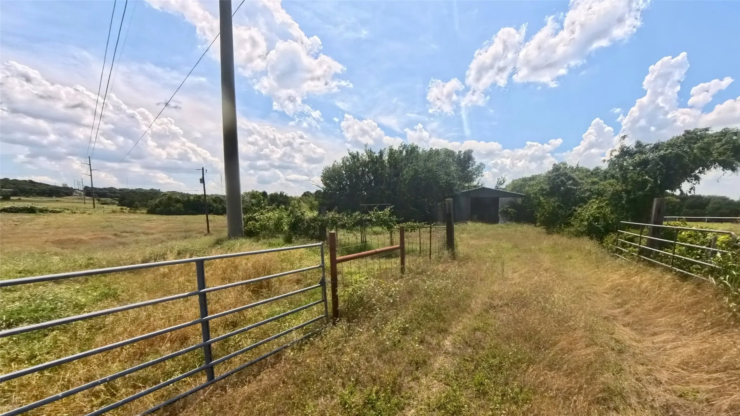 Farm For Sale in Parker County , 510 New Highland Road, Springtown, Texas 76082, 3 Bedroom, 2 Bathroom, 2 Garage spaces, 1,647 Sqft, built in 1998, mls#21292749, Real Estate Agent in Springtown, Homes For Sale in Parker county, Homes For Sale in Springtown, Realtor in Springtown Texas, Real Estate Brokerage Independent Realty Texas, Luminita Cordes Realtor