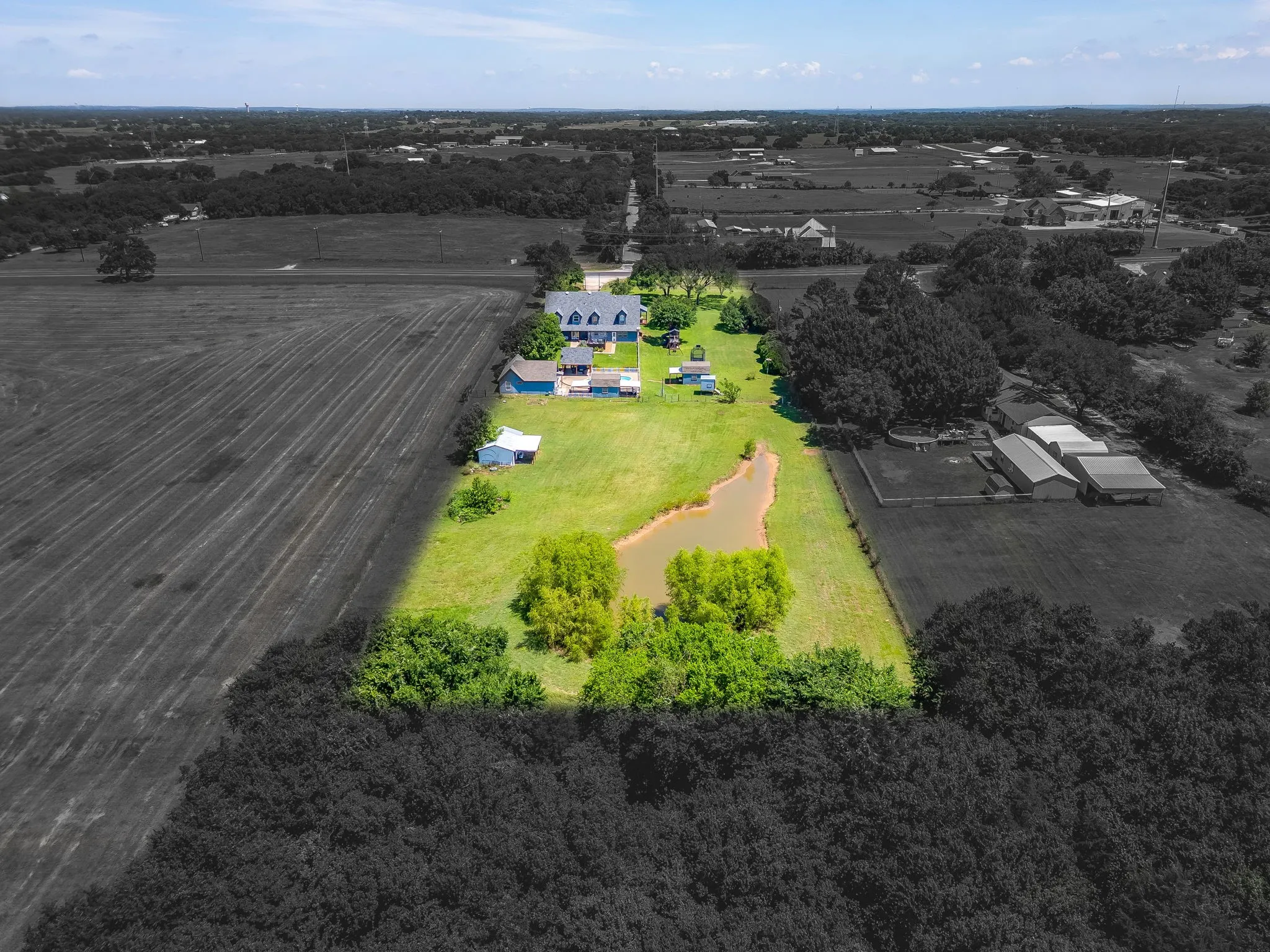 Single Family Residence For Sale in Johnson County , 2100 Fm 3048, Cleburne, Texas 76031, 4 Bedroom, 4 Bathroom, 2 Garage spaces, 4,215 Sqft, built in 1993, mls#21293198, Real Estate Agent in Cleburne, Homes For Sale in Johnson county, Homes For Sale in Cleburne, Realtor in Cleburne Texas, Real Estate Brokerage Independent Realty Texas, Luminita Cordes Realtor