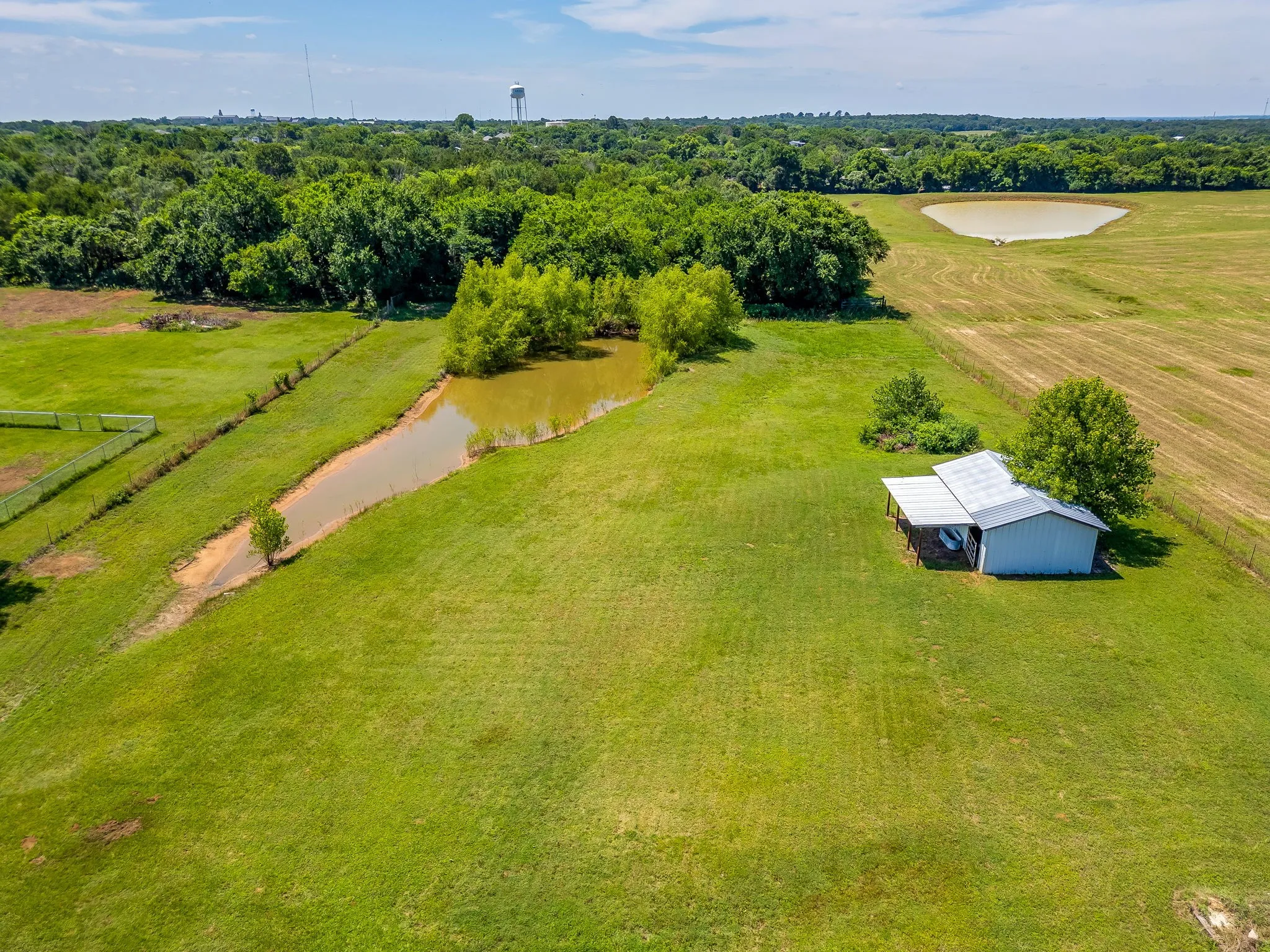 Single Family Residence For Sale in Johnson County , 2100 Fm 3048, Cleburne, Texas 76031, 4 Bedroom, 4 Bathroom, 2 Garage spaces, 4,215 Sqft, built in 1993, mls#21293198, Real Estate Agent in Cleburne, Homes For Sale in Johnson county, Homes For Sale in Cleburne, Realtor in Cleburne Texas, Real Estate Brokerage Independent Realty Texas, Luminita Cordes Realtor