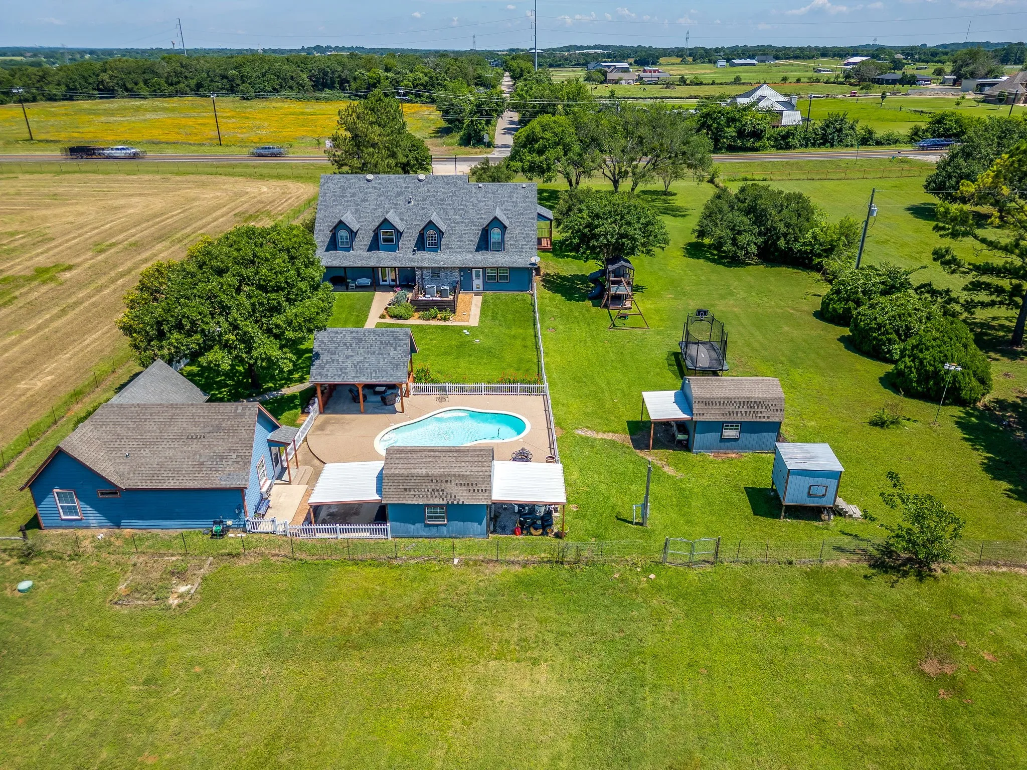Single Family Residence For Sale in Johnson County , 2100 Fm 3048, Cleburne, Texas 76031, 4 Bedroom, 4 Bathroom, 2 Garage spaces, 4,215 Sqft, built in 1993, mls#21293198, Real Estate Agent in Cleburne, Homes For Sale in Johnson county, Homes For Sale in Cleburne, Realtor in Cleburne Texas, Real Estate Brokerage Independent Realty Texas, Luminita Cordes Realtor