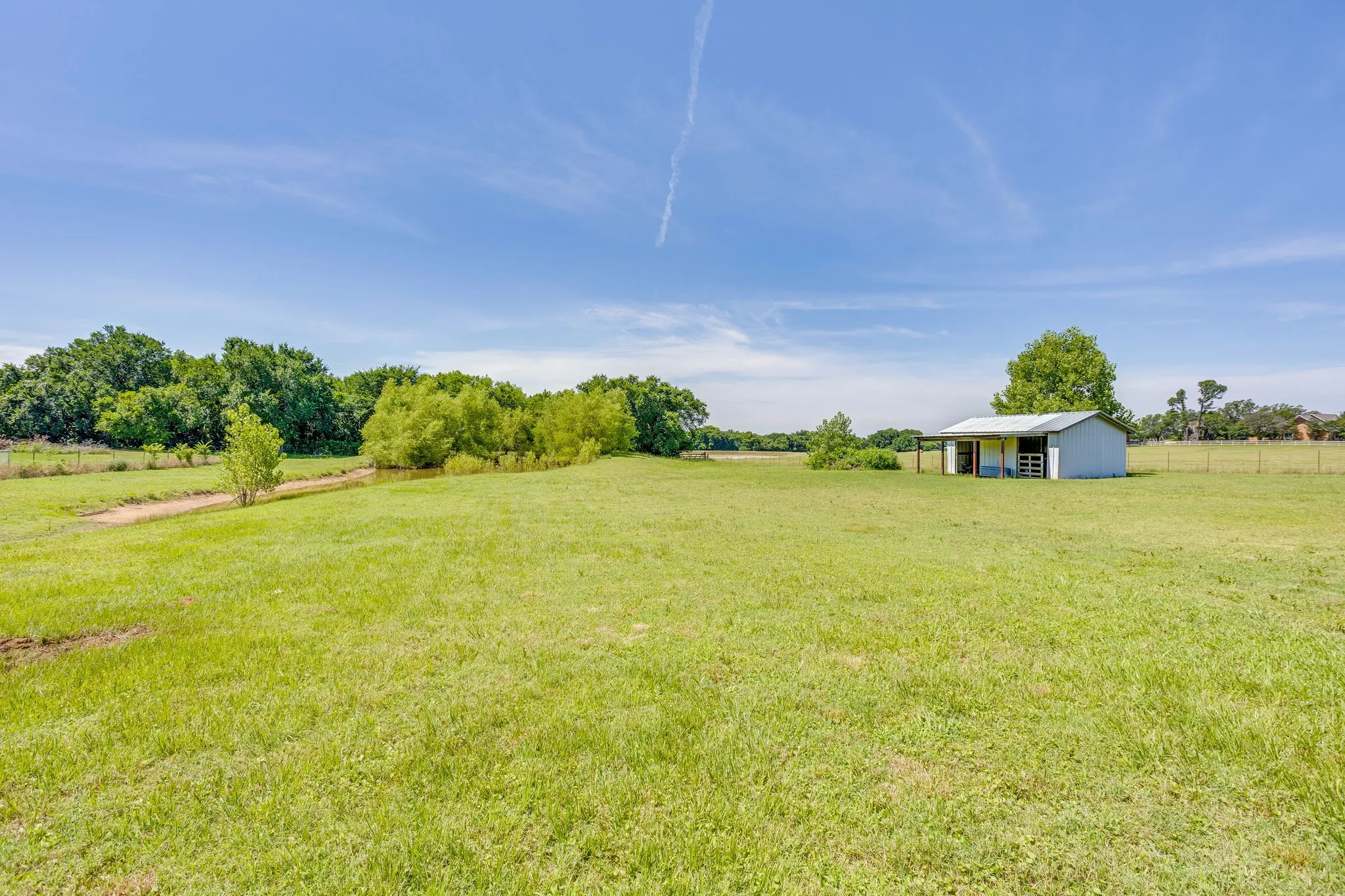 Single Family Residence For Sale in Johnson County , 2100 Fm 3048, Cleburne, Texas 76031, 4 Bedroom, 4 Bathroom, 2 Garage spaces, 4,215 Sqft, built in 1993, mls#21293198, Real Estate Agent in Cleburne, Homes For Sale in Johnson county, Homes For Sale in Cleburne, Realtor in Cleburne Texas, Real Estate Brokerage Independent Realty Texas, Luminita Cordes Realtor