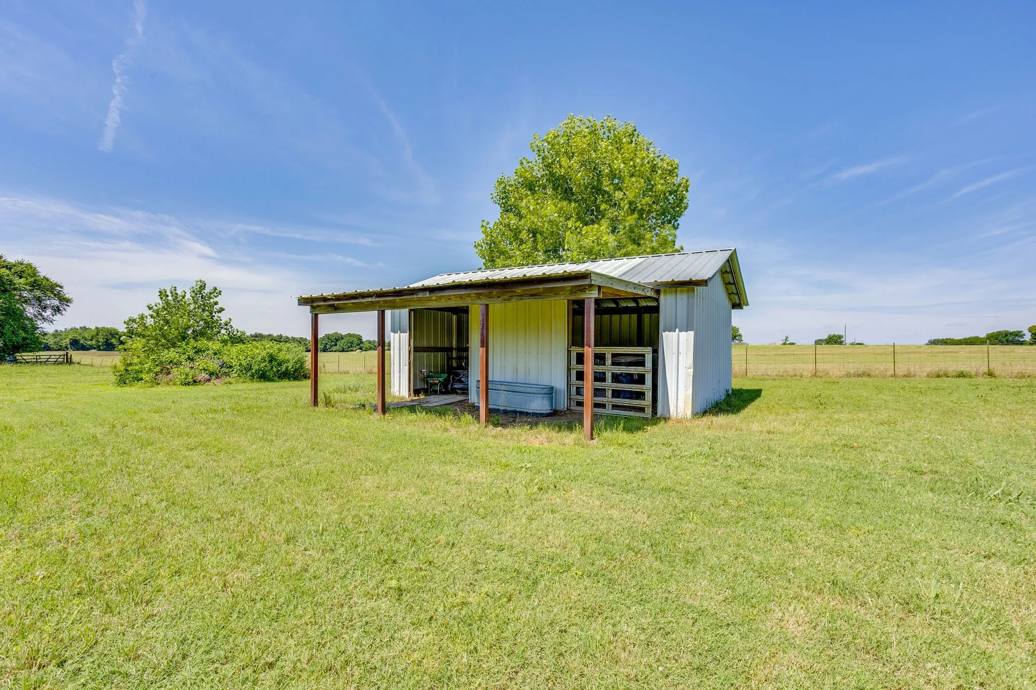 Single Family Residence For Sale in Johnson County , 2100 Fm 3048, Cleburne, Texas 76031, 4 Bedroom, 4 Bathroom, 2 Garage spaces, 4,215 Sqft, built in 1993, mls#21293198, Real Estate Agent in Cleburne, Homes For Sale in Johnson county, Homes For Sale in Cleburne, Realtor in Cleburne Texas, Real Estate Brokerage Independent Realty Texas, Luminita Cordes Realtor