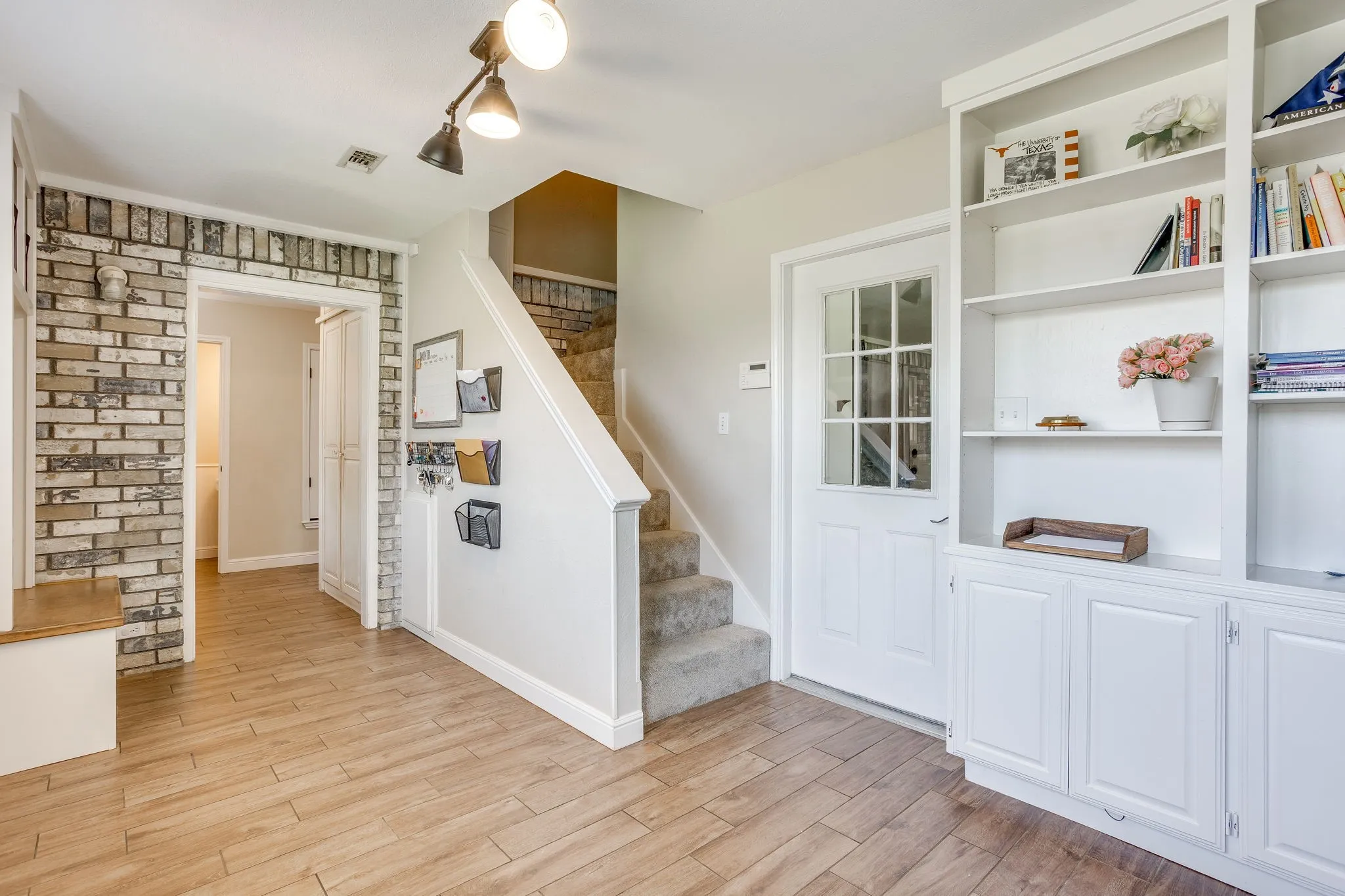 Single Family Residence For Sale in Johnson County , 2100 Fm 3048, Cleburne, Texas 76031, 4 Bedroom, 4 Bathroom, 2 Garage spaces, 4,215 Sqft, built in 1993, mls#21293198, Real Estate Agent in Cleburne, Homes For Sale in Johnson county, Homes For Sale in Cleburne, Realtor in Cleburne Texas, Real Estate Brokerage Independent Realty Texas, Luminita Cordes Realtor