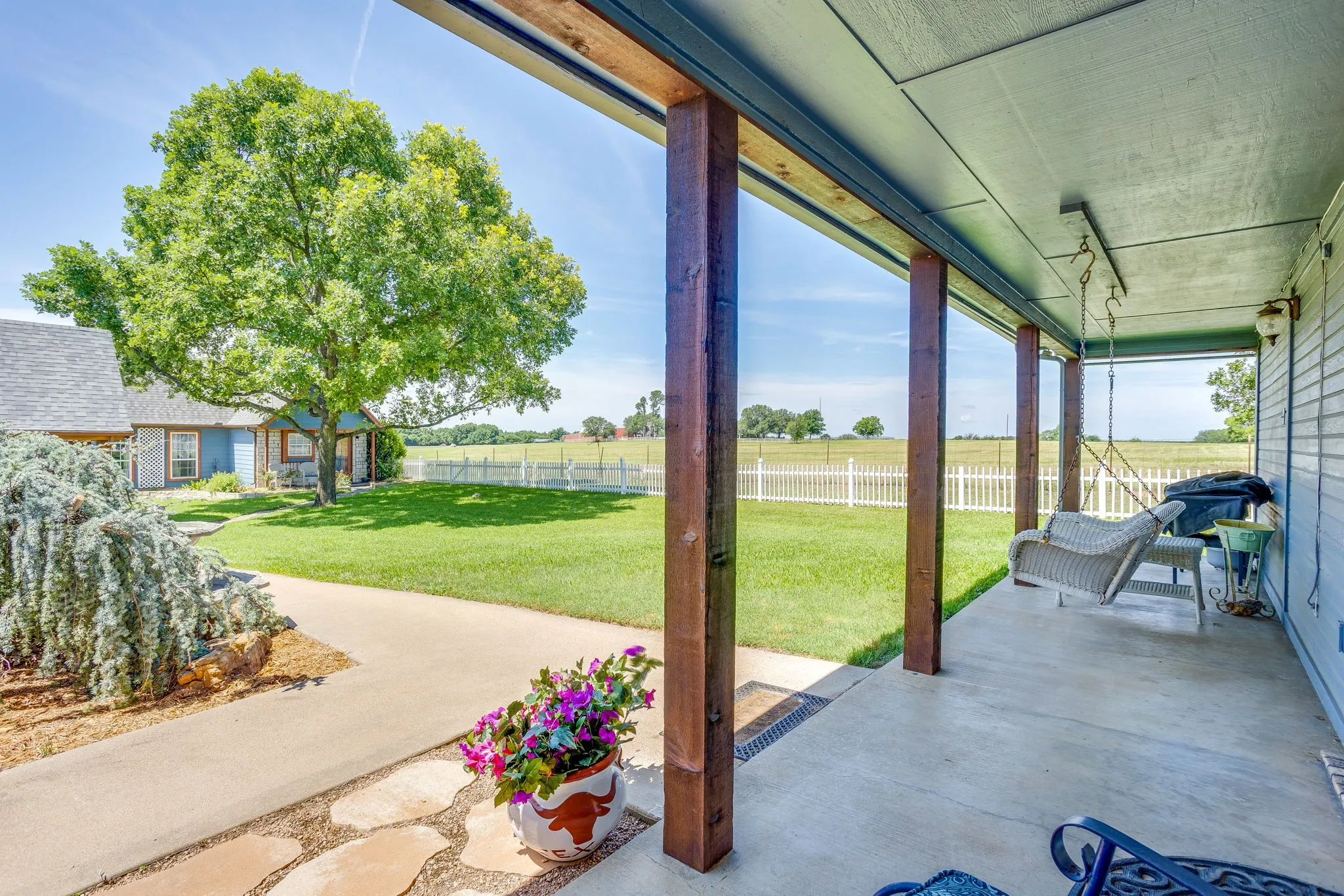 Single Family Residence For Sale in Johnson County , 2100 Fm 3048, Cleburne, Texas 76031, 4 Bedroom, 4 Bathroom, 2 Garage spaces, 4,215 Sqft, built in 1993, mls#21293198, Real Estate Agent in Cleburne, Homes For Sale in Johnson county, Homes For Sale in Cleburne, Realtor in Cleburne Texas, Real Estate Brokerage Independent Realty Texas, Luminita Cordes Realtor