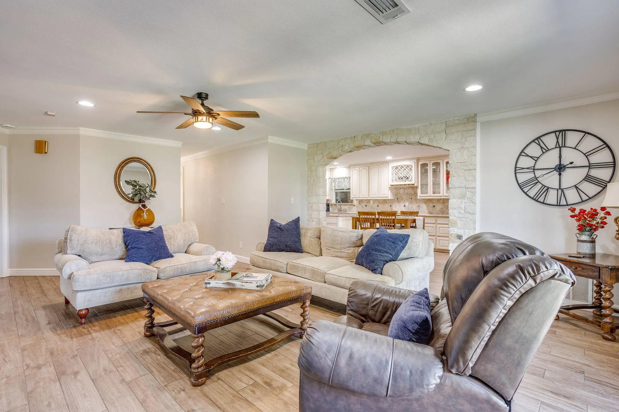 Single Family Residence For Sale in Johnson County , 2100 Fm 3048, Cleburne, Texas 76031, 4 Bedroom, 4 Bathroom, 2 Garage spaces, 4,215 Sqft, built in 1993, mls#21293198, Real Estate Agent in Cleburne, Homes For Sale in Johnson county, Homes For Sale in Cleburne, Realtor in Cleburne Texas, Real Estate Brokerage Independent Realty Texas, Luminita Cordes Realtor