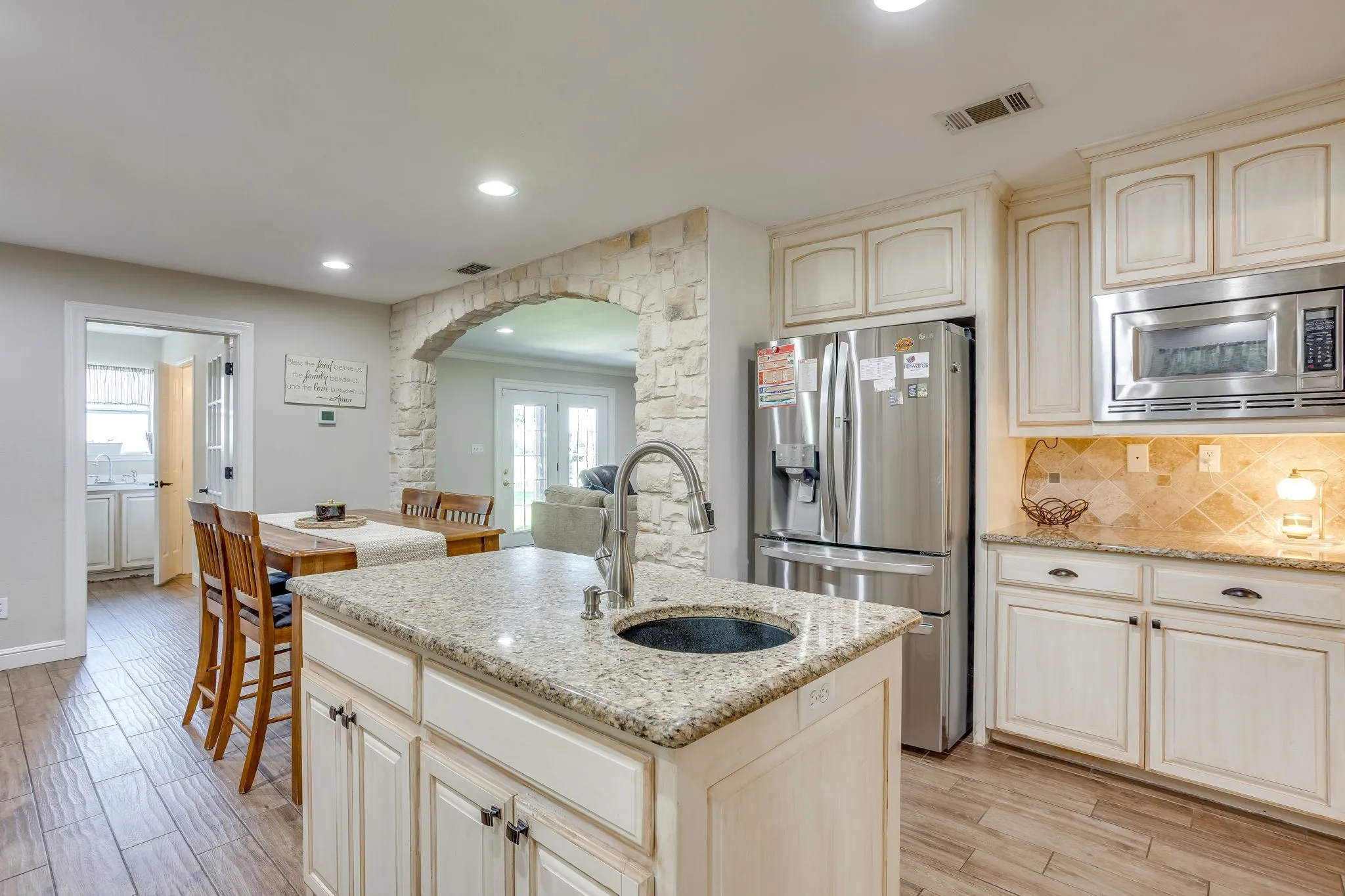 Single Family Residence For Sale in Johnson County , 2100 Fm 3048, Cleburne, Texas 76031, 4 Bedroom, 4 Bathroom, 2 Garage spaces, 4,215 Sqft, built in 1993, mls#21293198, Real Estate Agent in Cleburne, Homes For Sale in Johnson county, Homes For Sale in Cleburne, Realtor in Cleburne Texas, Real Estate Brokerage Independent Realty Texas, Luminita Cordes Realtor