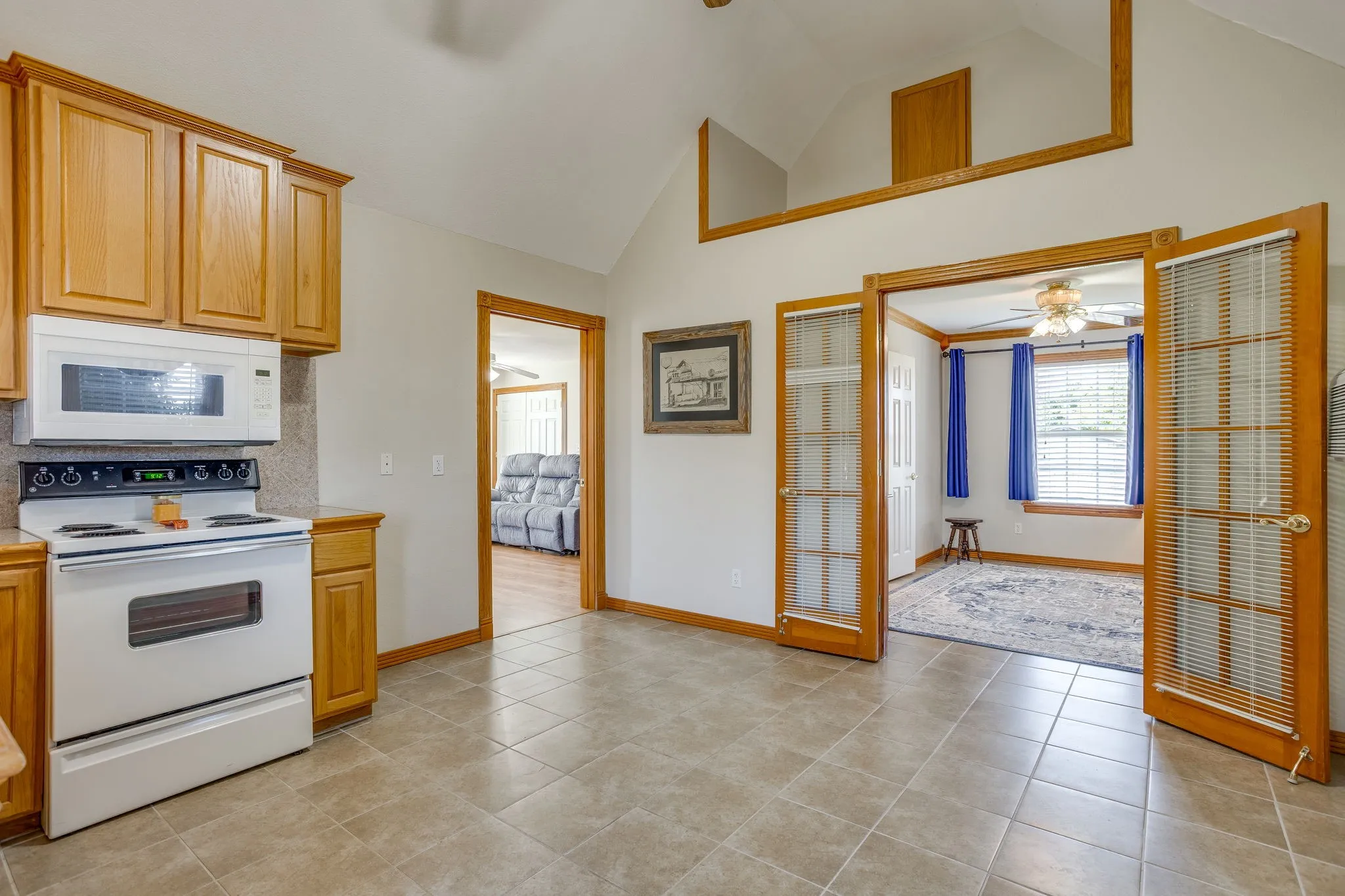Single Family Residence For Sale in Johnson County , 2100 Fm 3048, Cleburne, Texas 76031, 4 Bedroom, 4 Bathroom, 2 Garage spaces, 4,215 Sqft, built in 1993, mls#21293198, Real Estate Agent in Cleburne, Homes For Sale in Johnson county, Homes For Sale in Cleburne, Realtor in Cleburne Texas, Real Estate Brokerage Independent Realty Texas, Luminita Cordes Realtor