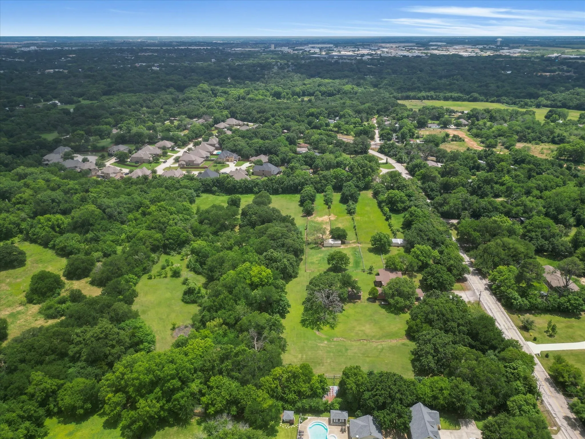 Single Family Residence For Sale in Tarrant County , 850 Newt Patterson Road, Mansfield, Texas 76063, 3 Bedroom, 2 Bathroom, Garage spaces, 1,994 Sqft, built in 1957, mls#21285570, Real Estate Agent in Mansfield, Homes For Sale in Tarrant county, Homes For Sale in Mansfield, Realtor in Mansfield Texas, Real Estate Brokerage Independent Realty Texas, Luminita Cordes Realtor