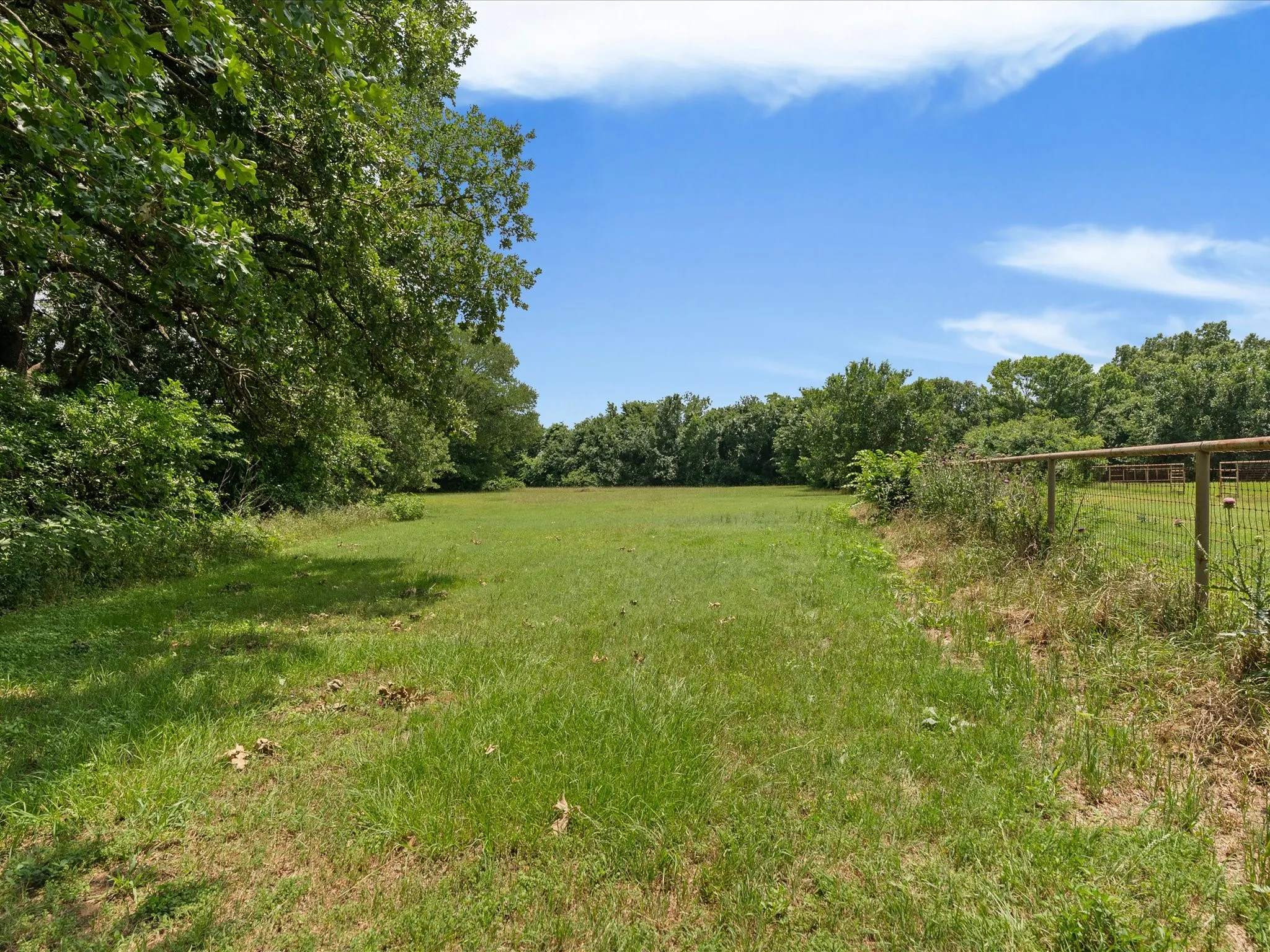 Single Family Residence For Sale in Tarrant County , 850 Newt Patterson Road, Mansfield, Texas 76063, 3 Bedroom, 2 Bathroom, Garage spaces, 1,994 Sqft, built in 1957, mls#21285570, Real Estate Agent in Mansfield, Homes For Sale in Tarrant county, Homes For Sale in Mansfield, Realtor in Mansfield Texas, Real Estate Brokerage Independent Realty Texas, Luminita Cordes Realtor