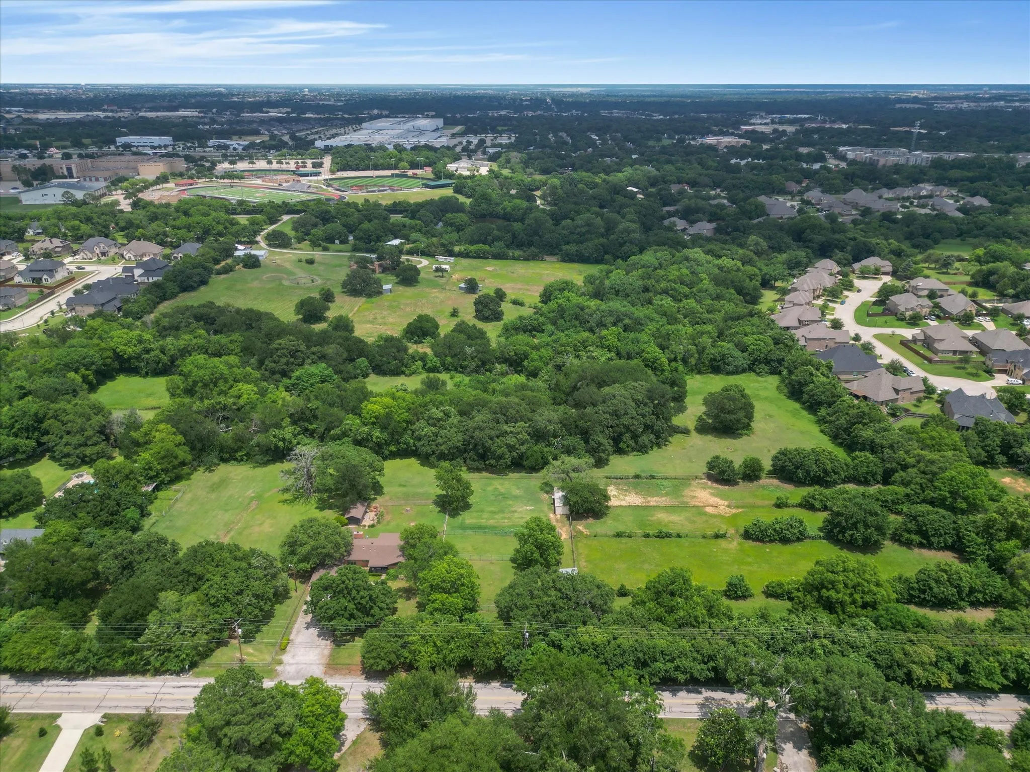 Single Family Residence For Sale in Tarrant County , 850 Newt Patterson Road, Mansfield, Texas 76063, 3 Bedroom, 2 Bathroom, Garage spaces, 1,994 Sqft, built in 1957, mls#21285570, Real Estate Agent in Mansfield, Homes For Sale in Tarrant county, Homes For Sale in Mansfield, Realtor in Mansfield Texas, Real Estate Brokerage Independent Realty Texas, Luminita Cordes Realtor