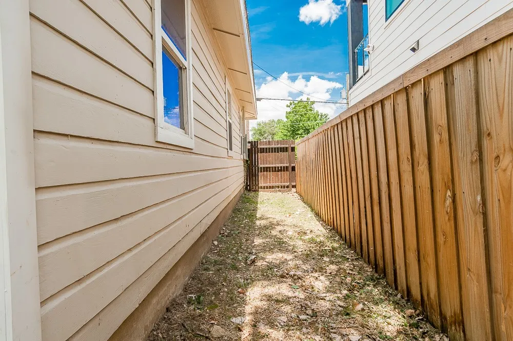 Single Family Residence For Sale in Dallas County , 1810 Shaw Street, Dallas, Texas 75212, 3 Bedroom, 1 Bathroom, Garage spaces, 810 Sqft, built in 1961, mls#21293202, Real Estate Agent in Dallas, Homes For Sale in Dallas county, Homes For Sale in Dallas, Realtor in Dallas Texas, Real Estate Brokerage Independent Realty Texas, Luminita Cordes Realtor