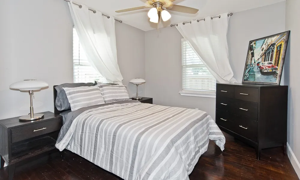Single Family Residence For Sale in Dallas County , 1810 Shaw Street, Dallas, Texas 75212, 3 Bedroom, 1 Bathroom, Garage spaces, 810 Sqft, built in 1961, mls#21293202, Real Estate Agent in Dallas, Homes For Sale in Dallas county, Homes For Sale in Dallas, Realtor in Dallas Texas, Real Estate Brokerage Independent Realty Texas, Luminita Cordes Realtor