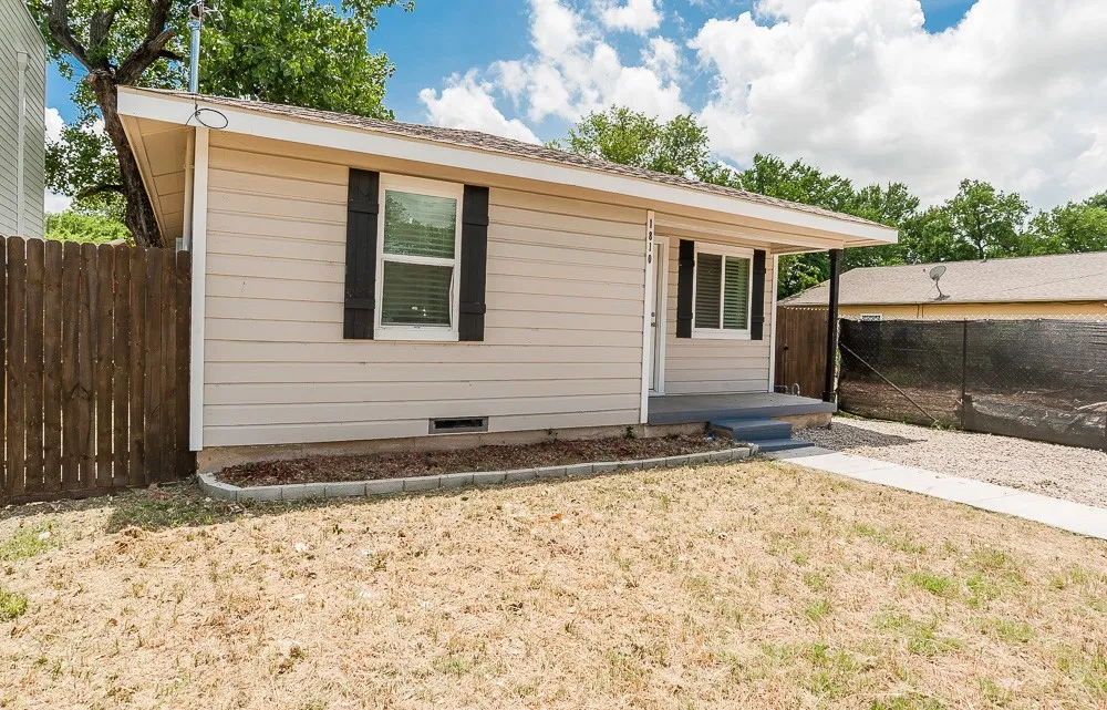 Single Family Residence For Sale in Dallas County , 1810 Shaw Street, Dallas, Texas 75212, 3 Bedroom, 1 Bathroom, Garage spaces, 810 Sqft, built in 1961, mls#21293202, Real Estate Agent in Dallas, Homes For Sale in Dallas county, Homes For Sale in Dallas, Realtor in Dallas Texas, Real Estate Brokerage Independent Realty Texas, Luminita Cordes Realtor