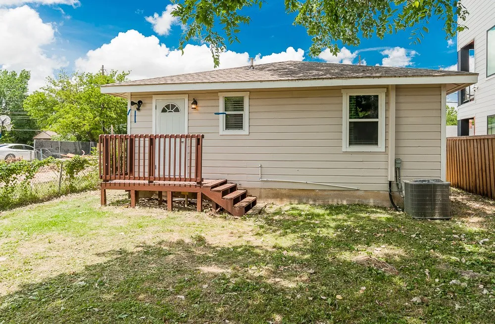Single Family Residence For Sale in Dallas County , 1810 Shaw Street, Dallas, Texas 75212, 3 Bedroom, 1 Bathroom, Garage spaces, 810 Sqft, built in 1961, mls#21293202, Real Estate Agent in Dallas, Homes For Sale in Dallas county, Homes For Sale in Dallas, Realtor in Dallas Texas, Real Estate Brokerage Independent Realty Texas, Luminita Cordes Realtor