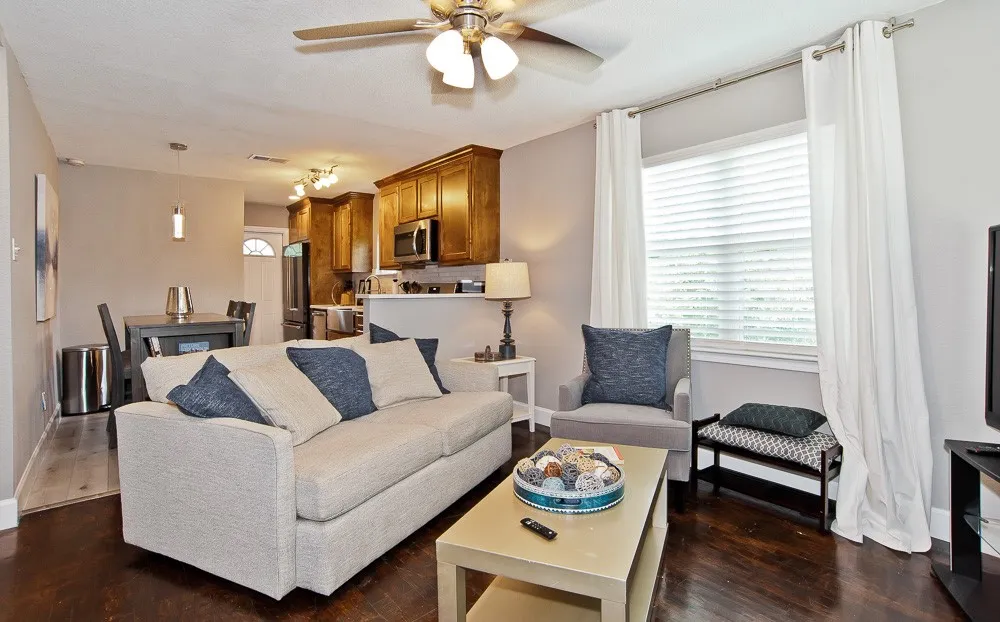 Single Family Residence For Sale in Dallas County , 1810 Shaw Street, Dallas, Texas 75212, 3 Bedroom, 1 Bathroom, Garage spaces, 810 Sqft, built in 1961, mls#21293202, Real Estate Agent in Dallas, Homes For Sale in Dallas county, Homes For Sale in Dallas, Realtor in Dallas Texas, Real Estate Brokerage Independent Realty Texas, Luminita Cordes Realtor